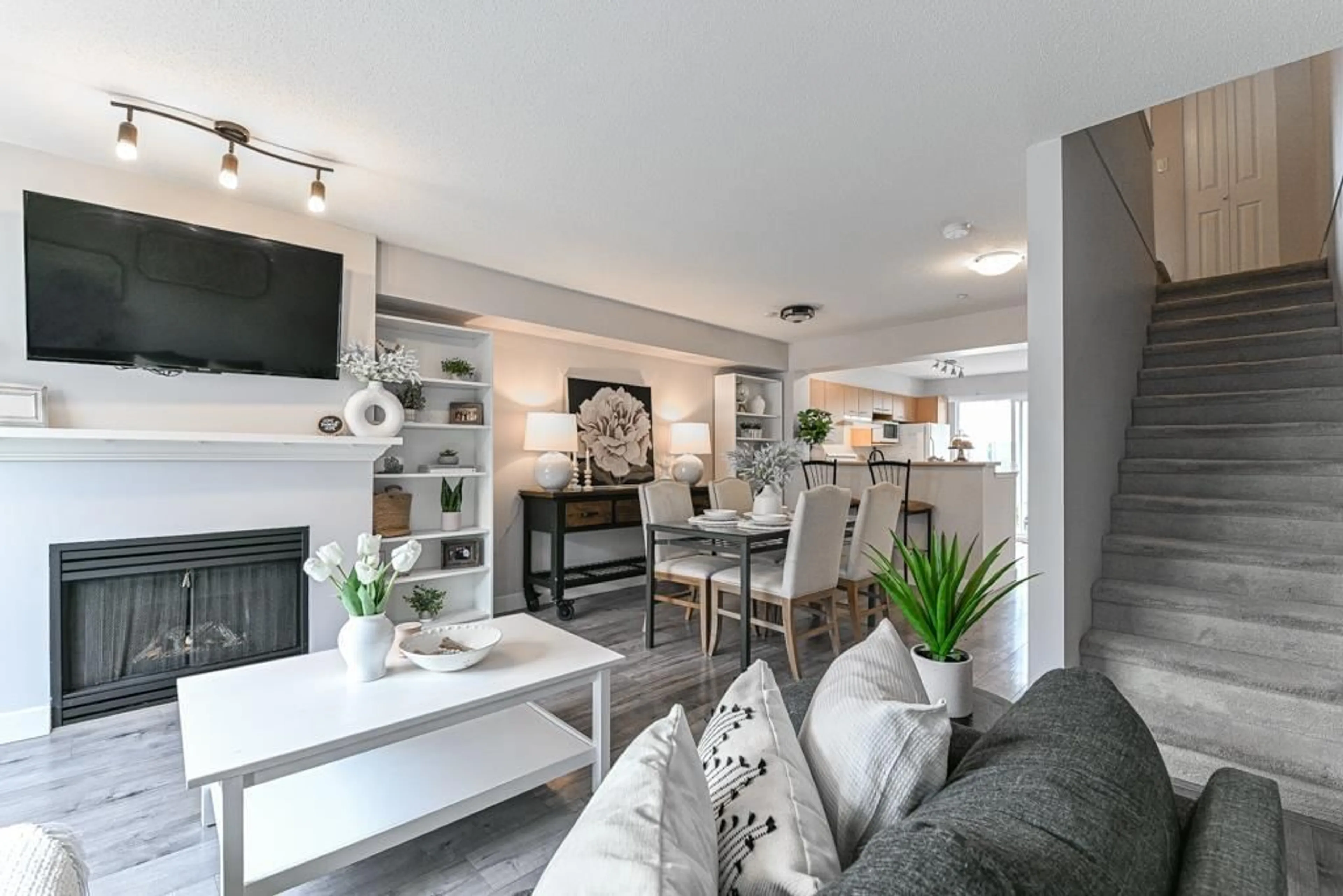 Living room with furniture, unknown for 54 - 20560 66, Langley British Columbia V2Y2Y8