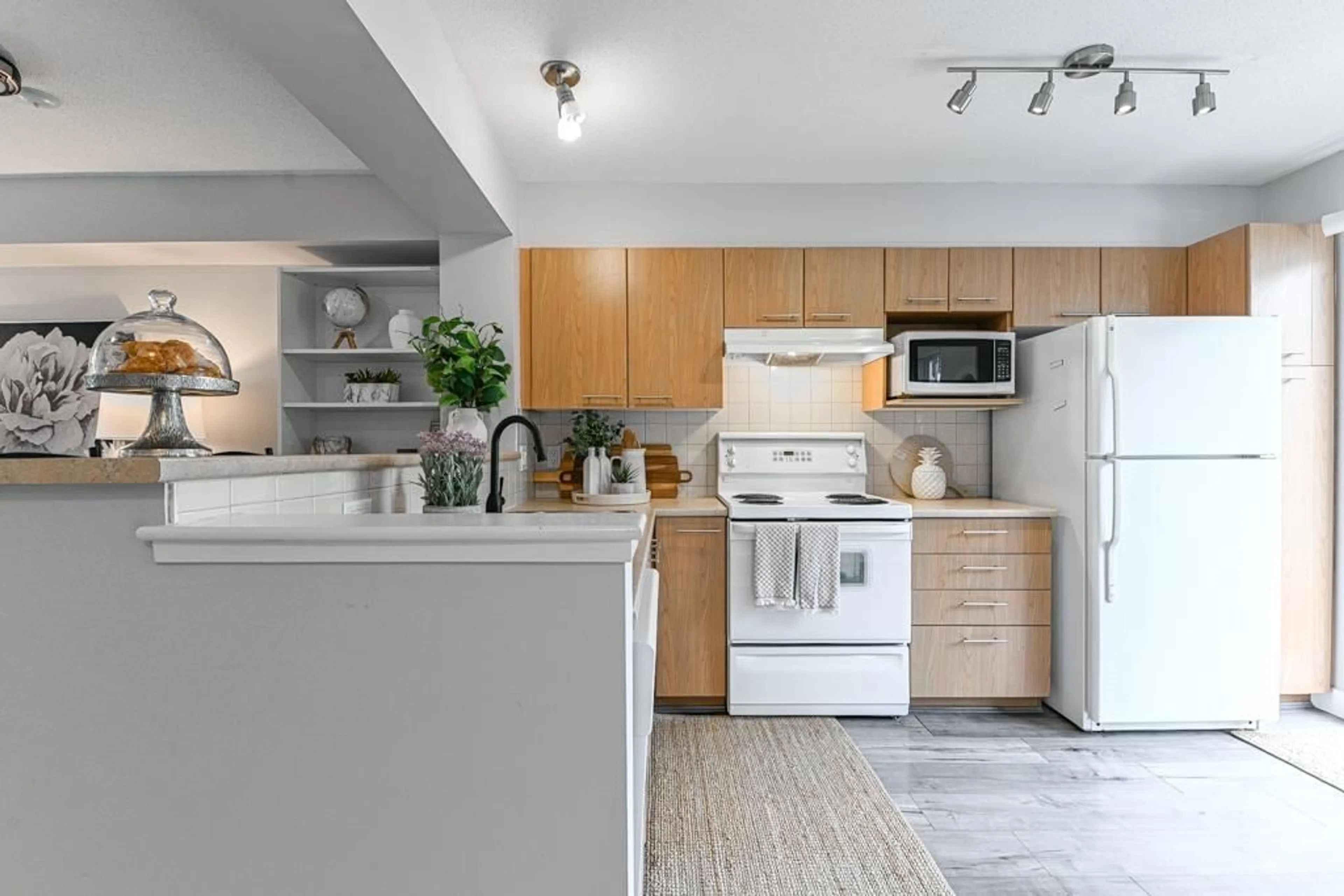 Open concept kitchen, unknown for 54 - 20560 66, Langley British Columbia V2Y2Y8
