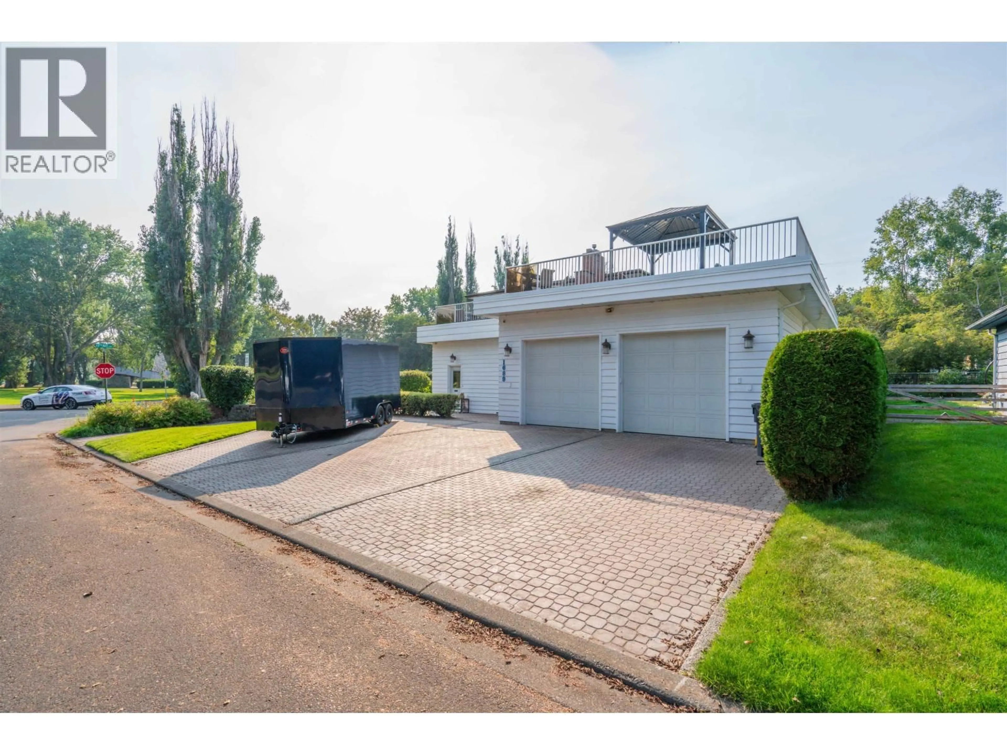 A pic from outside/outdoor area/front of a property/back of a property/a pic from drone, street for 1689 BIRCH STREET, Prince George British Columbia V2L1B3