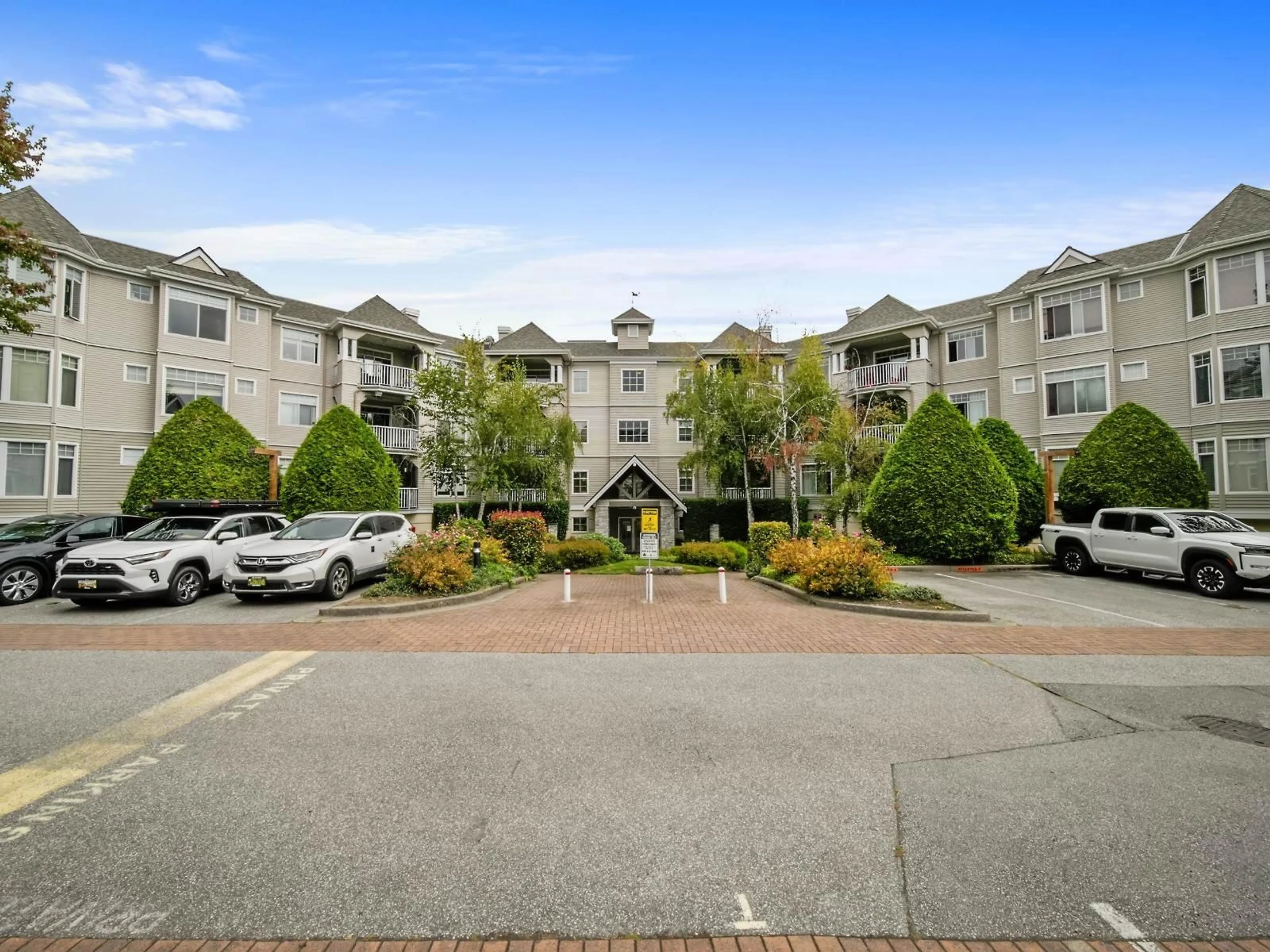 A pic from outside/outdoor area/front of a property/back of a property/a pic from drone, mountain view for 313 - 20897 57, Langley British Columbia V3A8L5