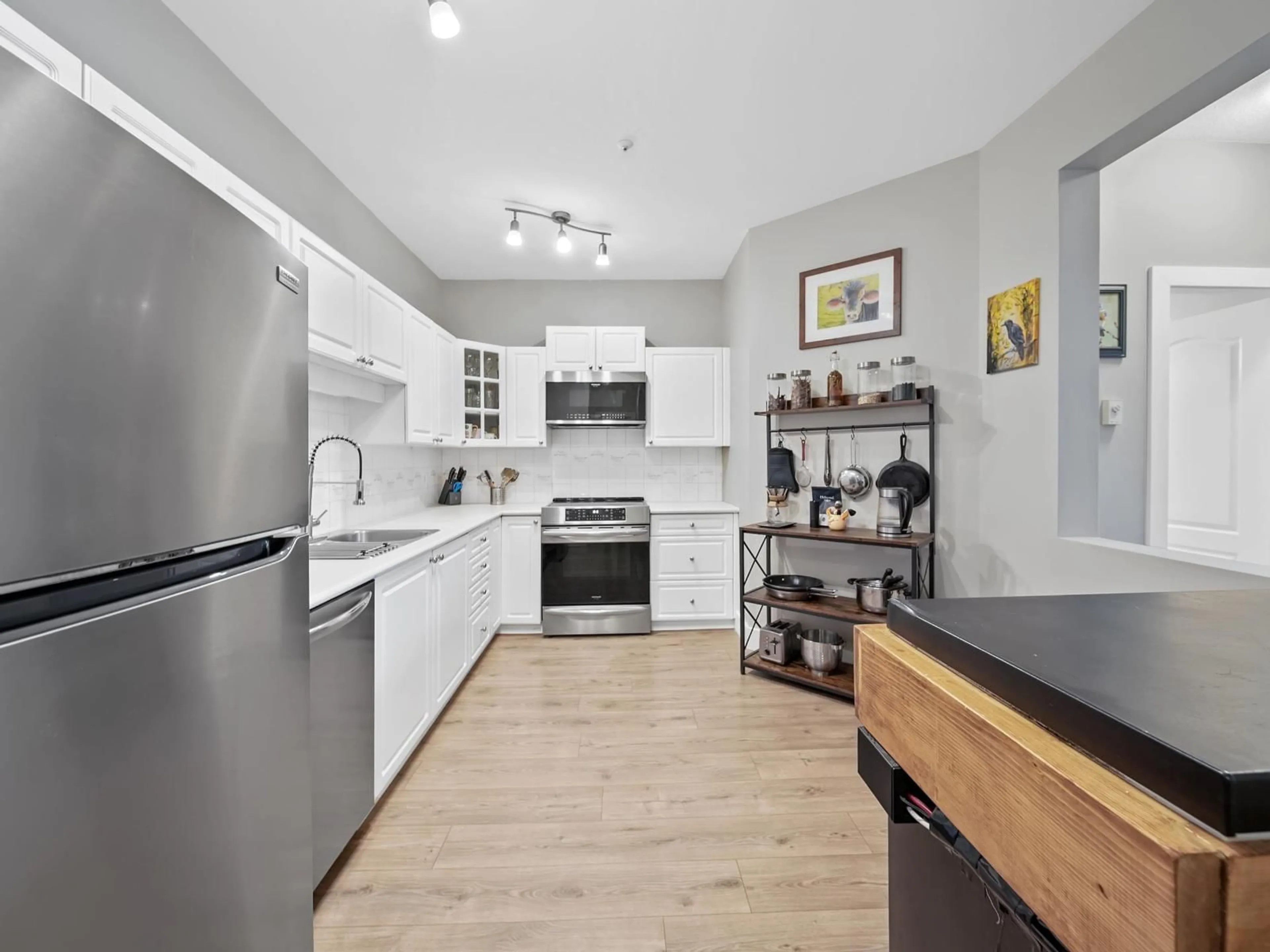 Open concept kitchen, unknown for 313 - 20897 57, Langley British Columbia V3A8L5