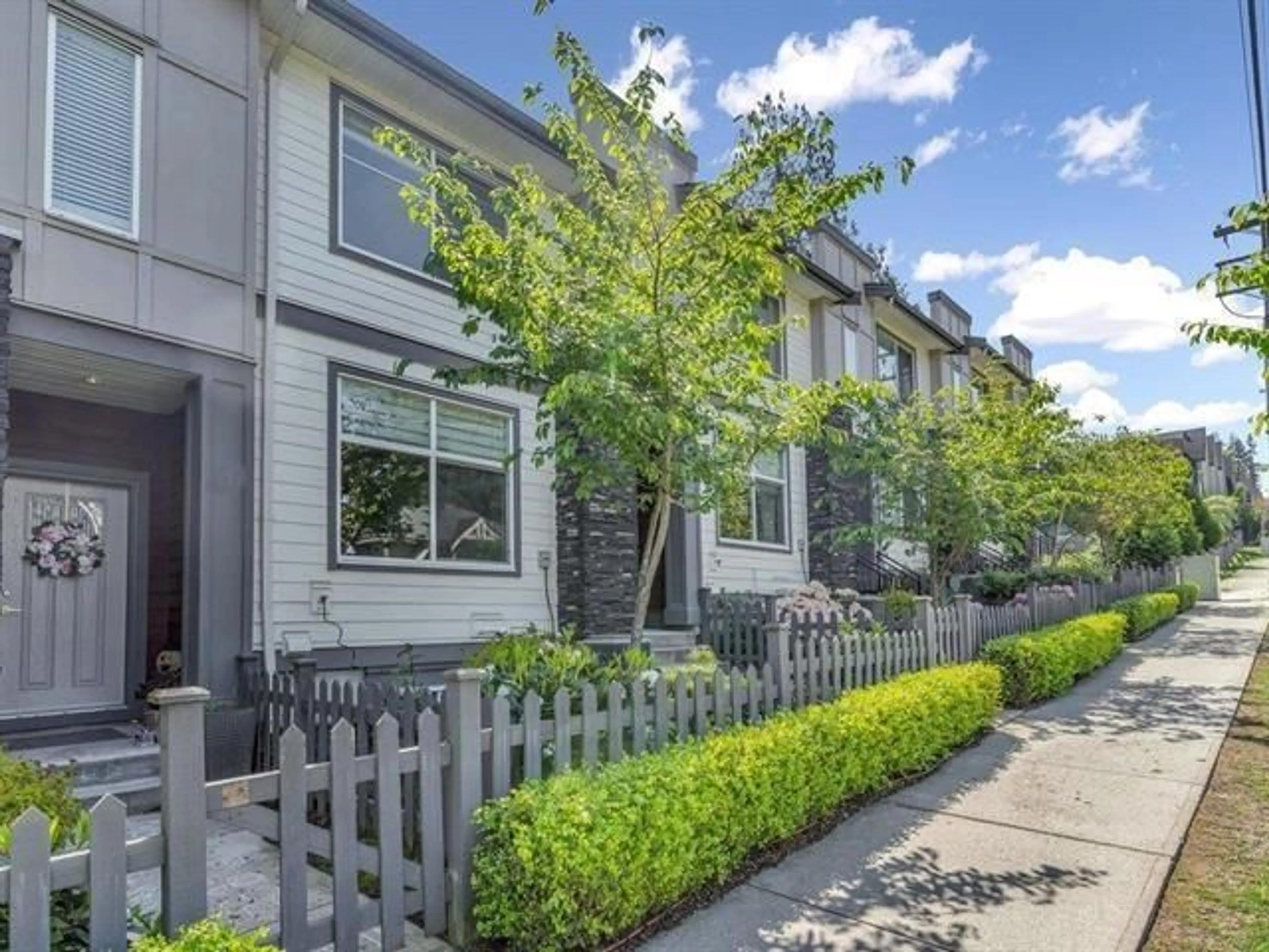 A pic from outside/outdoor area/front of a property/back of a property/a pic from drone, street for 25 - 15633 MOUNTAIN VIEW, Surrey British Columbia V3Z0W8