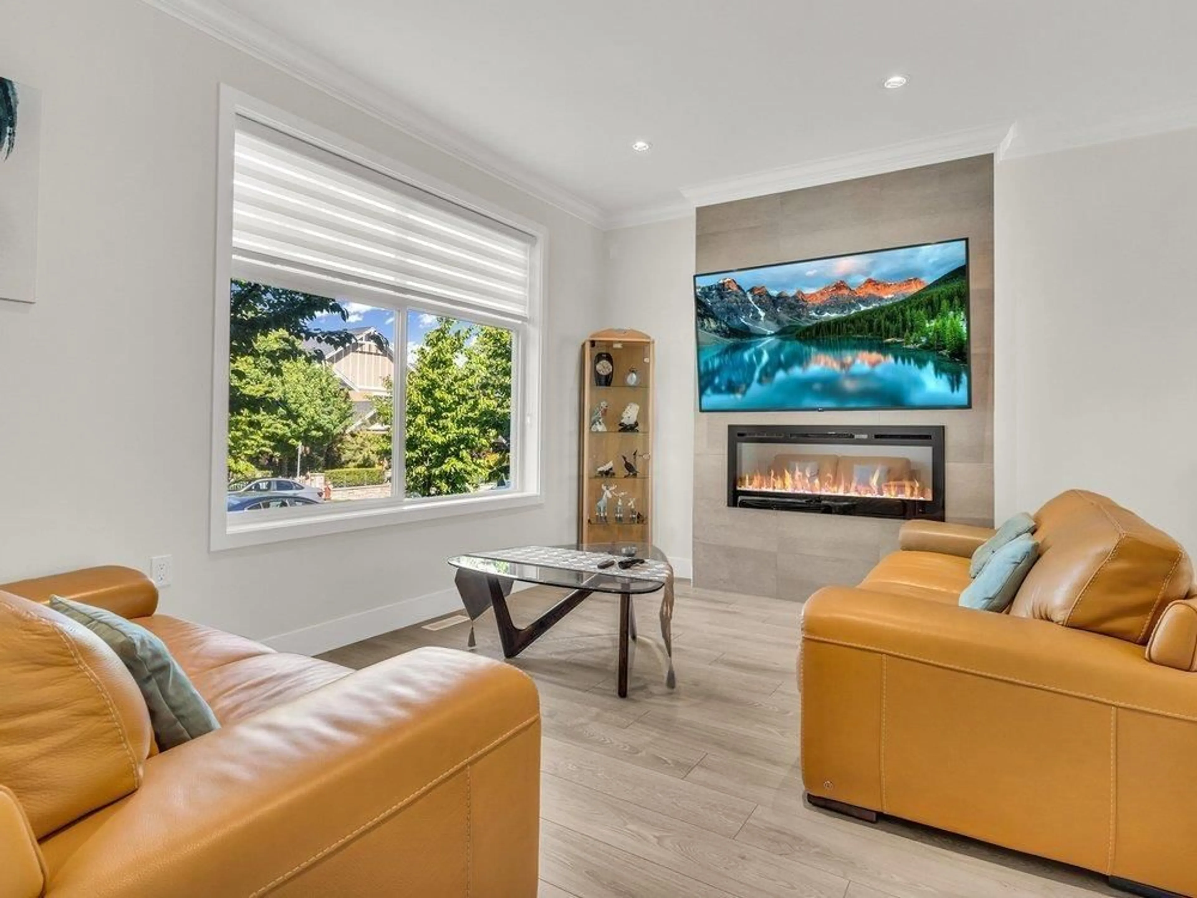 Living room with furniture, unknown for 25 - 15633 MOUNTAIN VIEW, Surrey British Columbia V3Z0W8