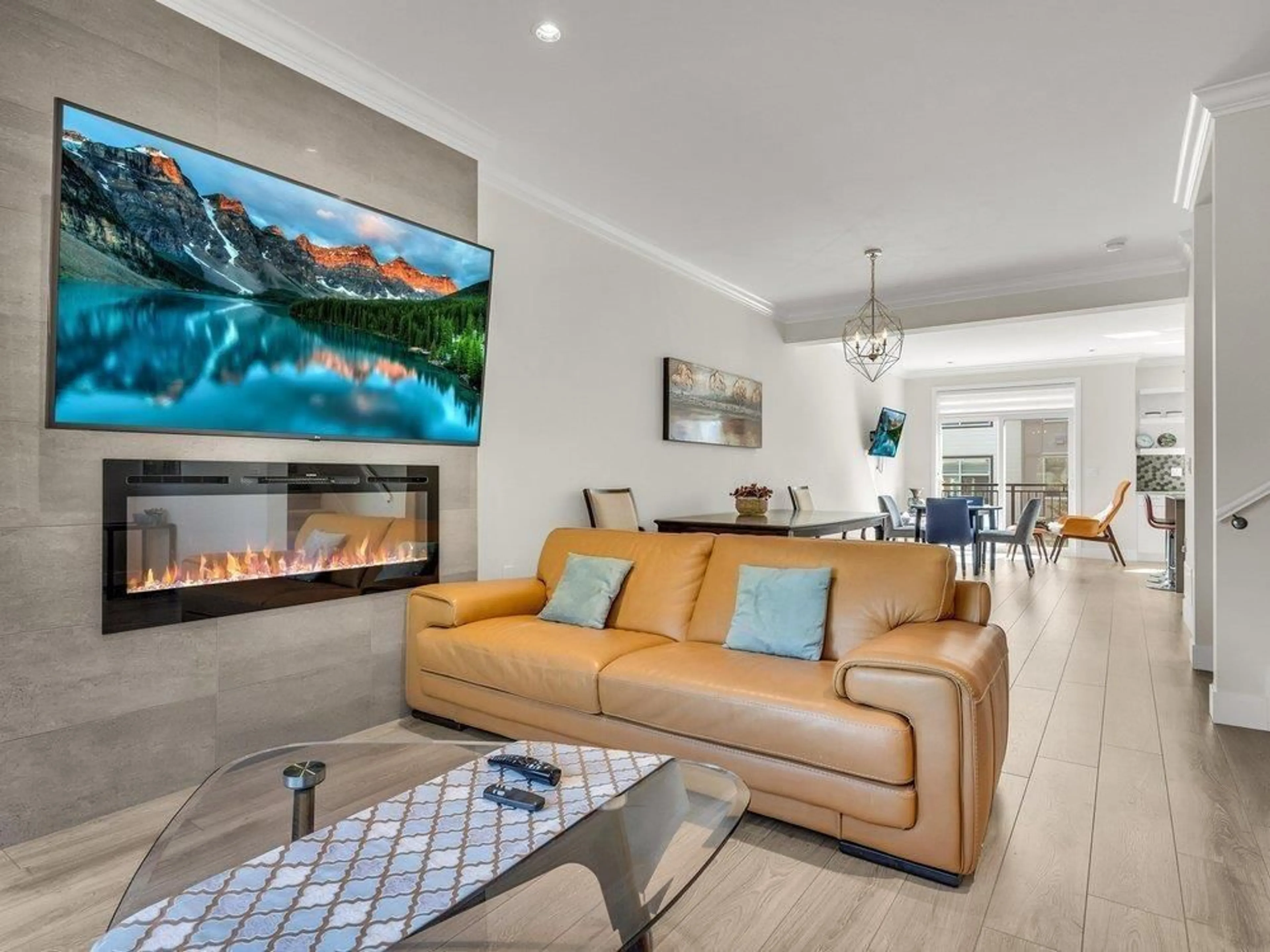 Living room with furniture, unknown for 25 - 15633 MOUNTAIN VIEW, Surrey British Columbia V3Z0W8