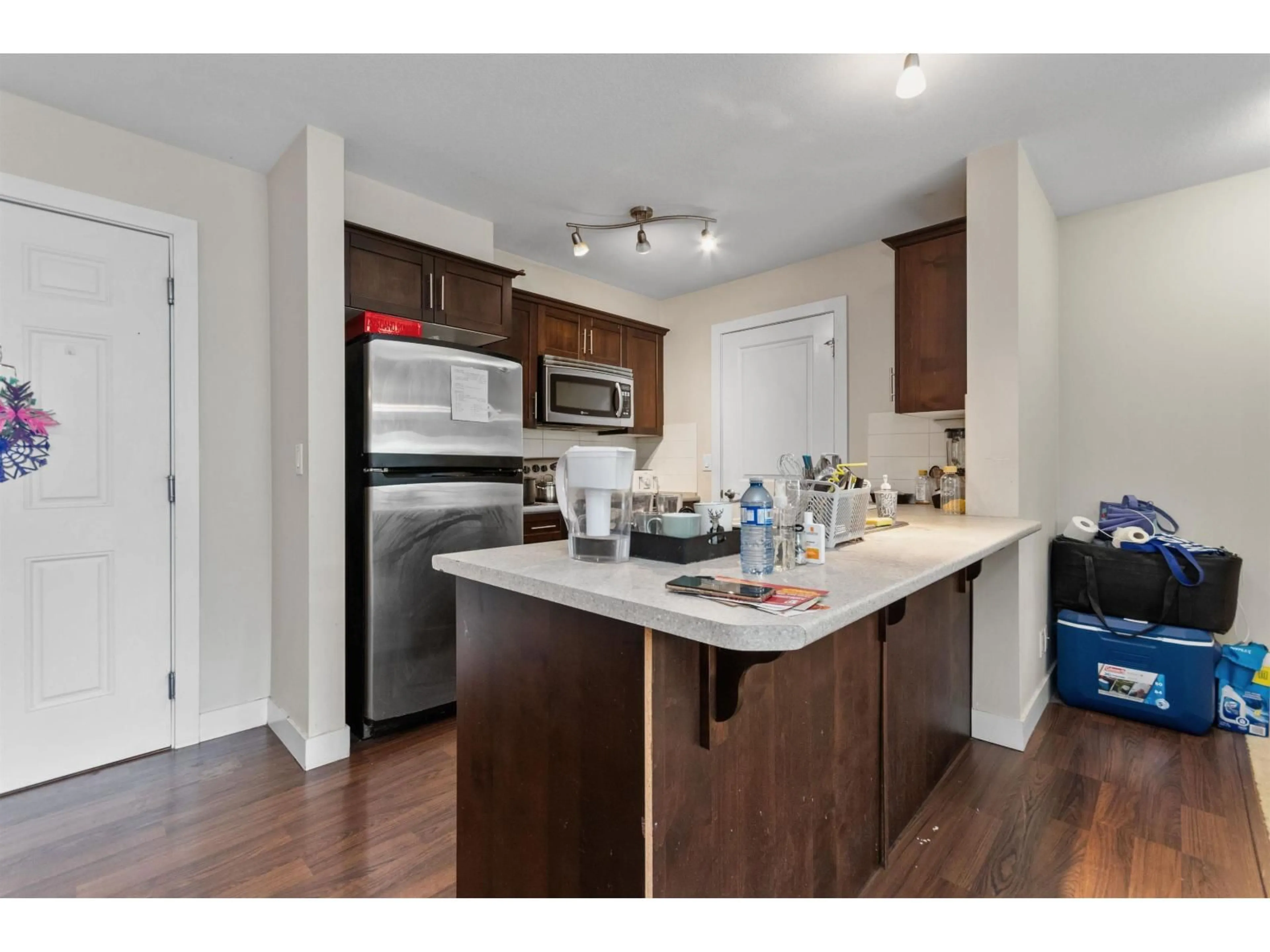 Standard kitchen, wood/laminate floor for 212 - 46150 BOLE AVENUE, Chilliwack British Columbia V2P0B7