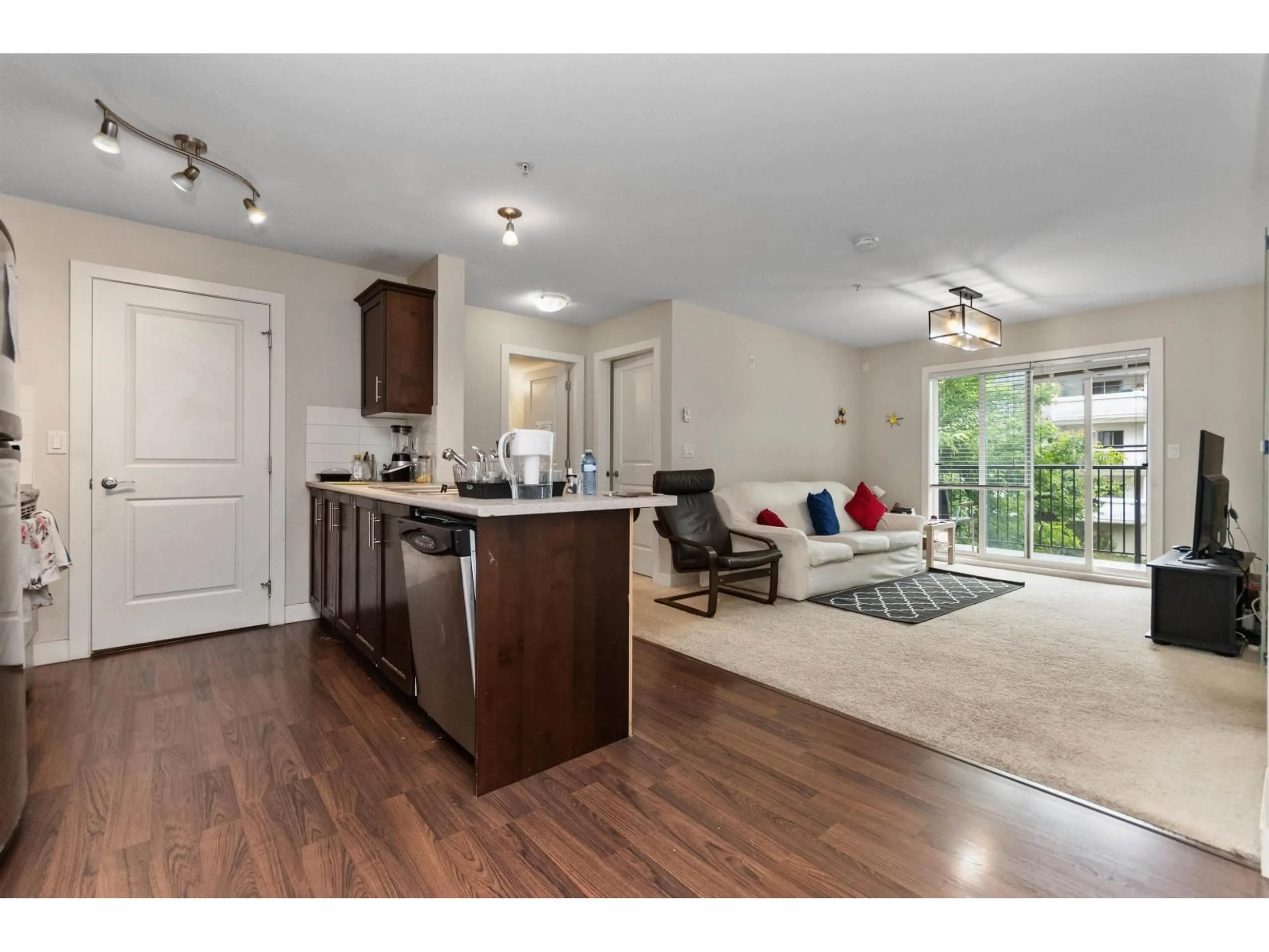 Open concept kitchen, wood/laminate floor for 212 - 46150 BOLE AVENUE, Chilliwack British Columbia V2P0B7
