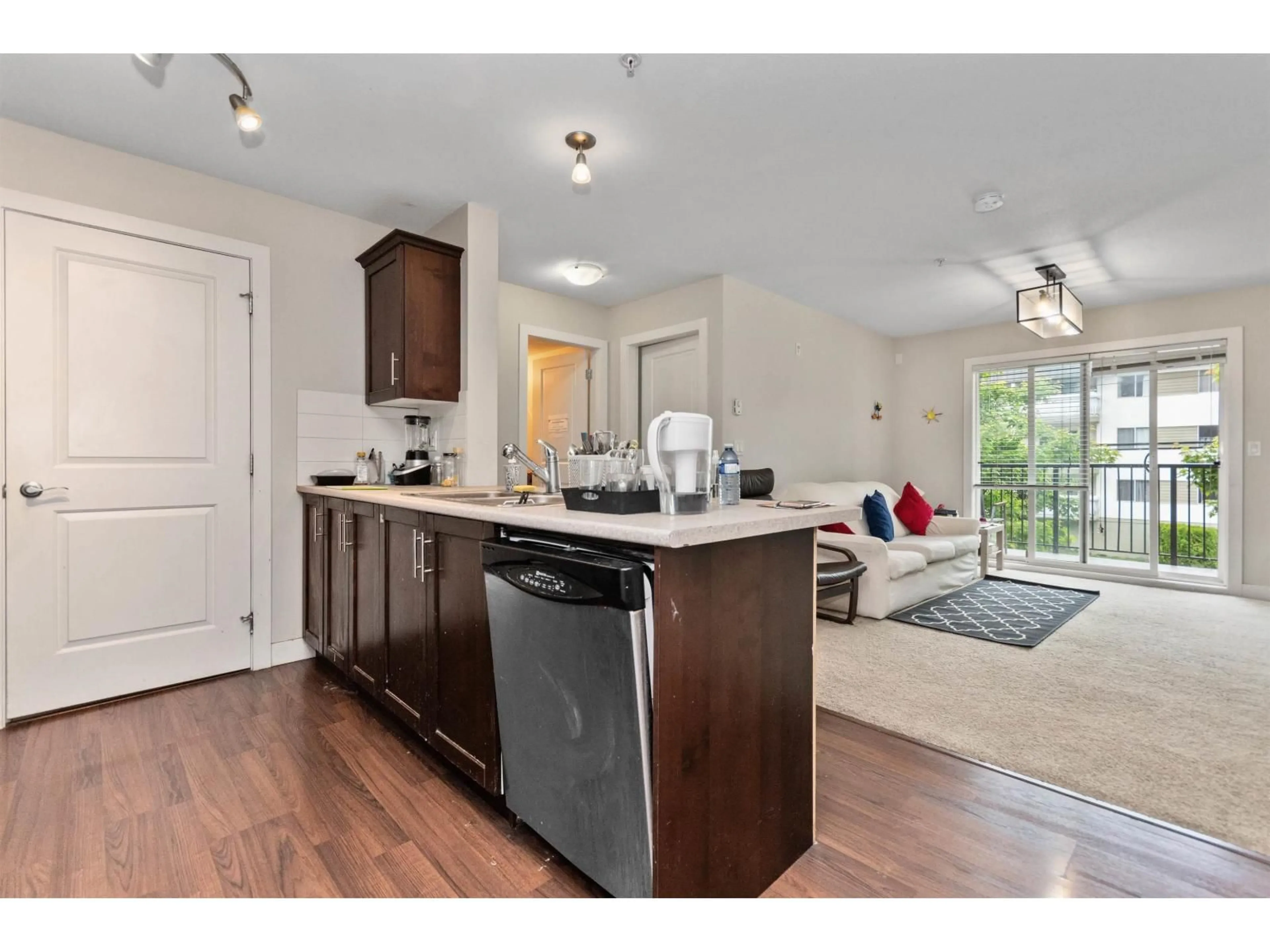 Open concept kitchen, unknown for 212 - 46150 BOLE AVENUE, Chilliwack British Columbia V2P0B7