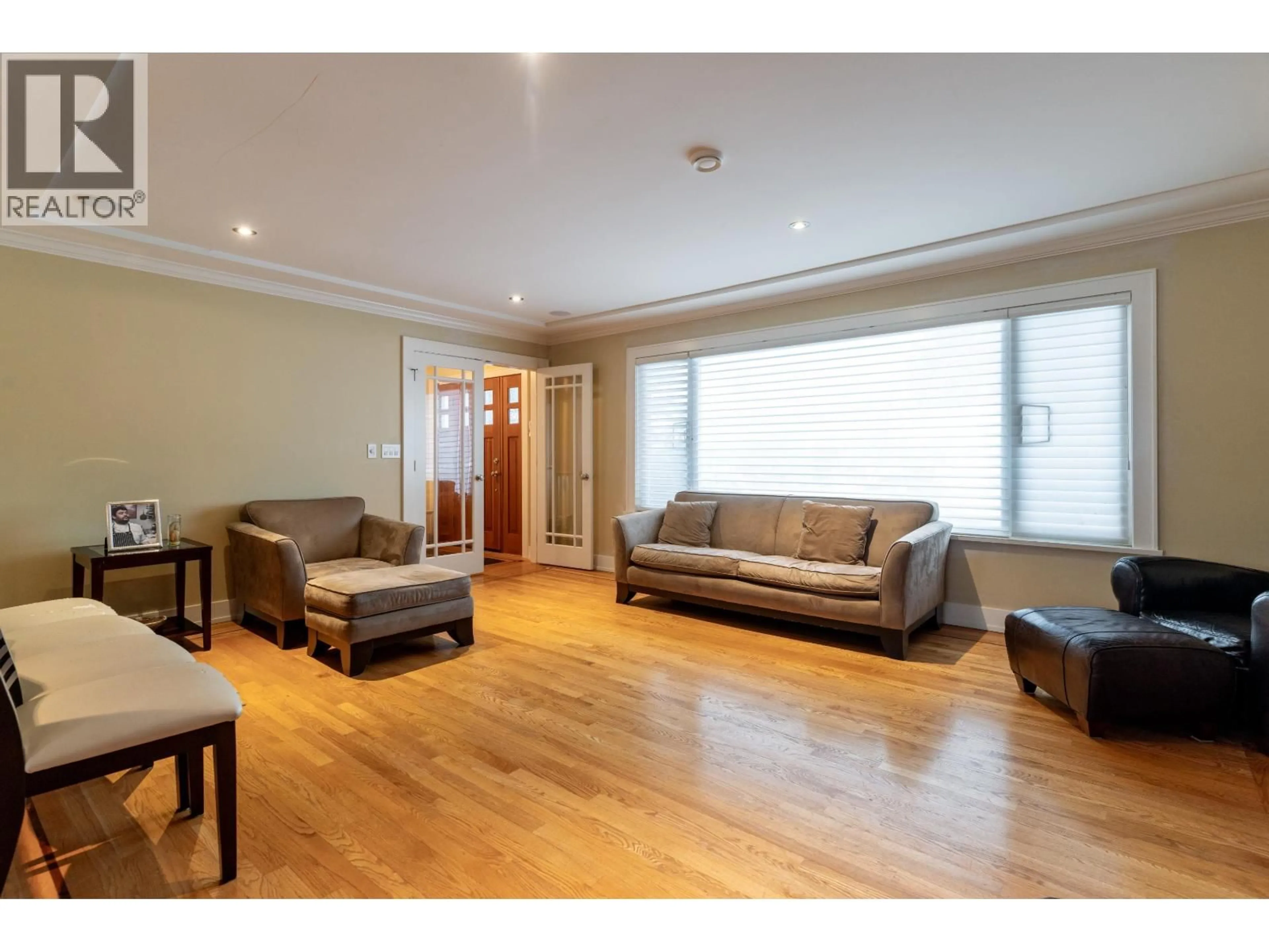 Living room with furniture, wood/laminate floor for 5570 BAILLIE STREET, Vancouver British Columbia V5Z3M8