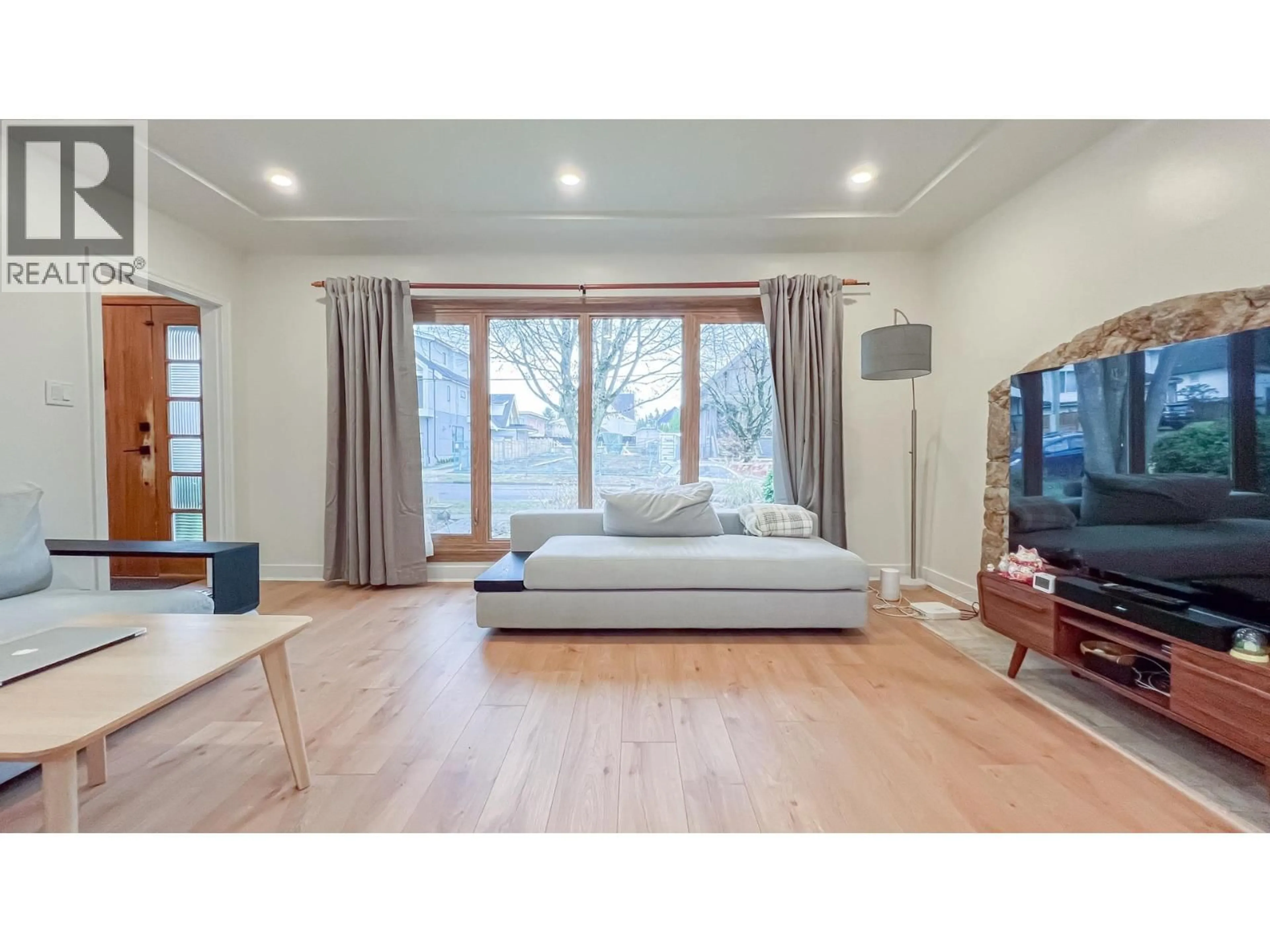 Living room with furniture, wood/laminate floor for 1165 26TH AVENUE, Vancouver British Columbia V5V2J8