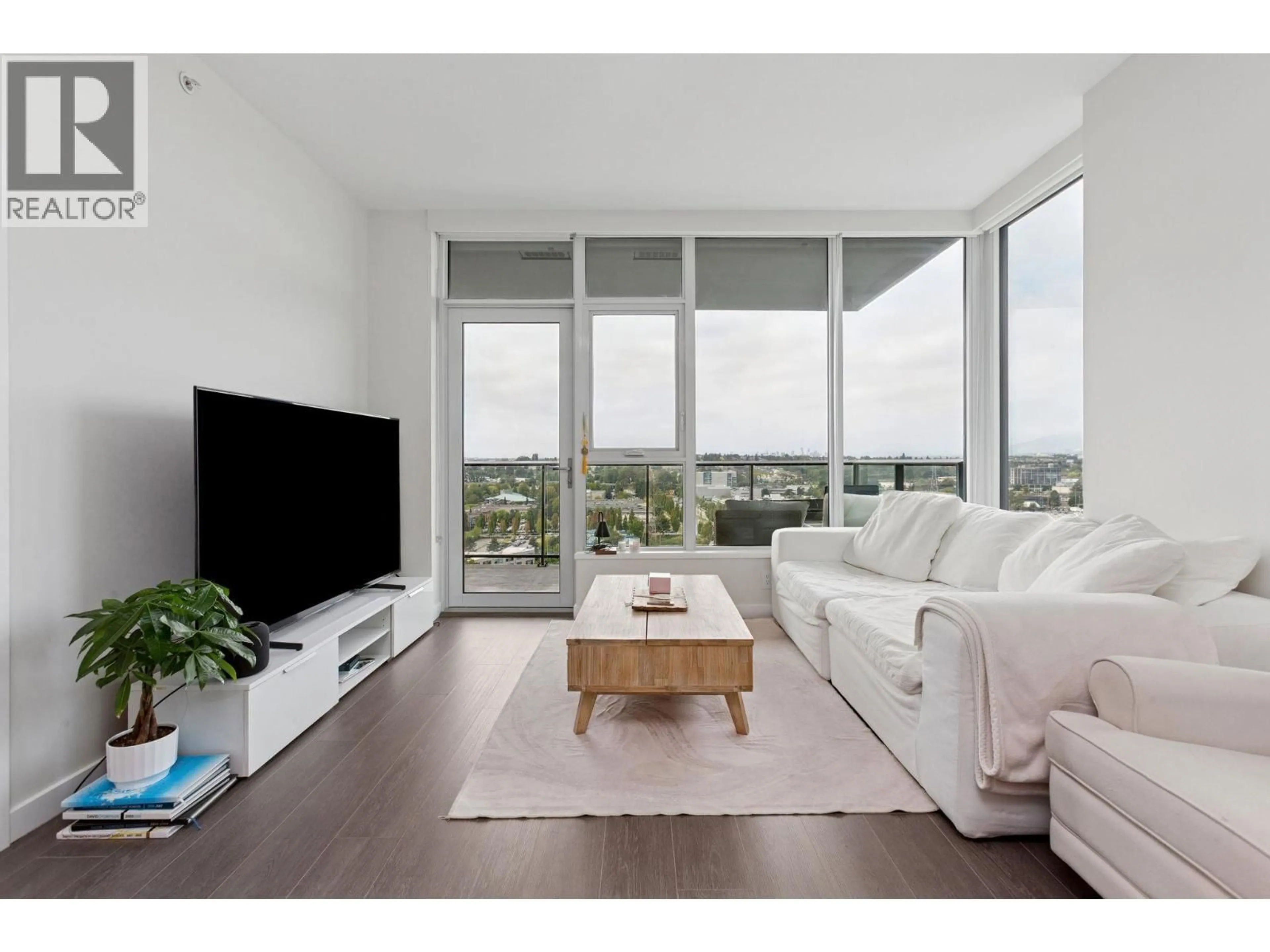 Living room with furniture, unknown for 1305 - 2186 GILMORE AVENUE, Burnaby British Columbia V5C0N7