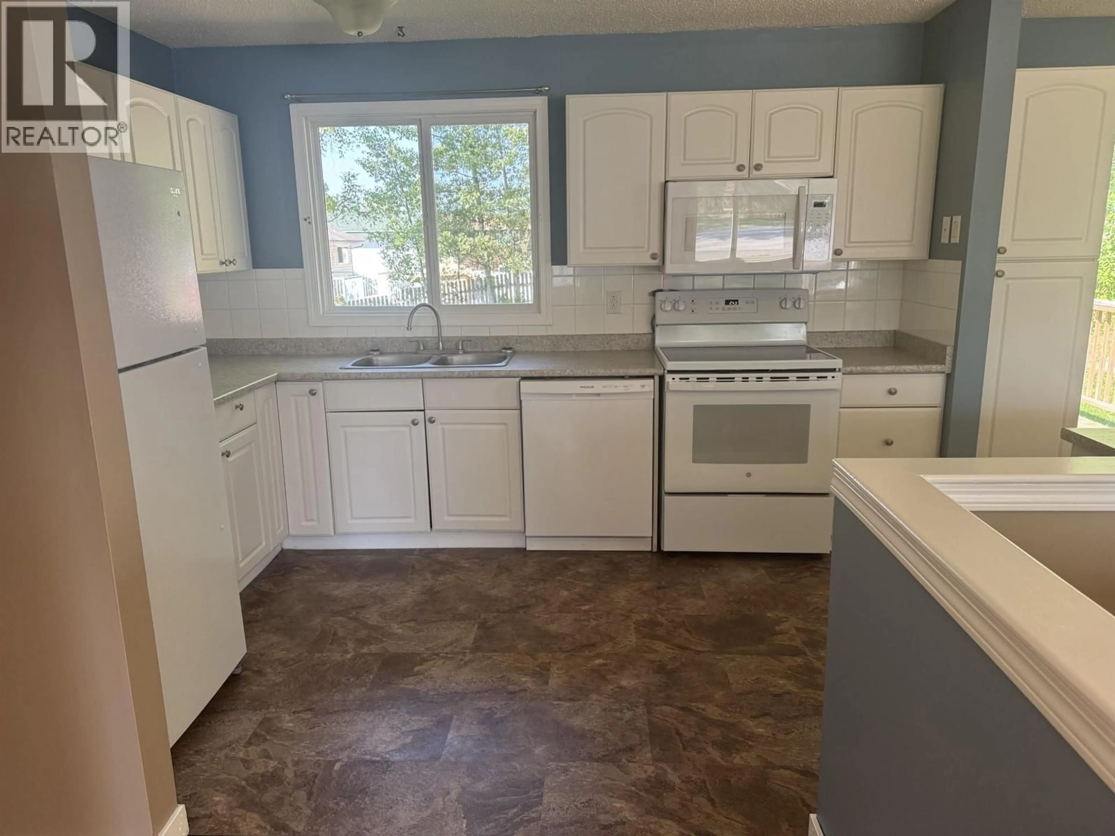 Standard kitchen, ceramic/tile floor for 417 CENTENNIAL DRIVE, Mackenzie British Columbia V0J2C0