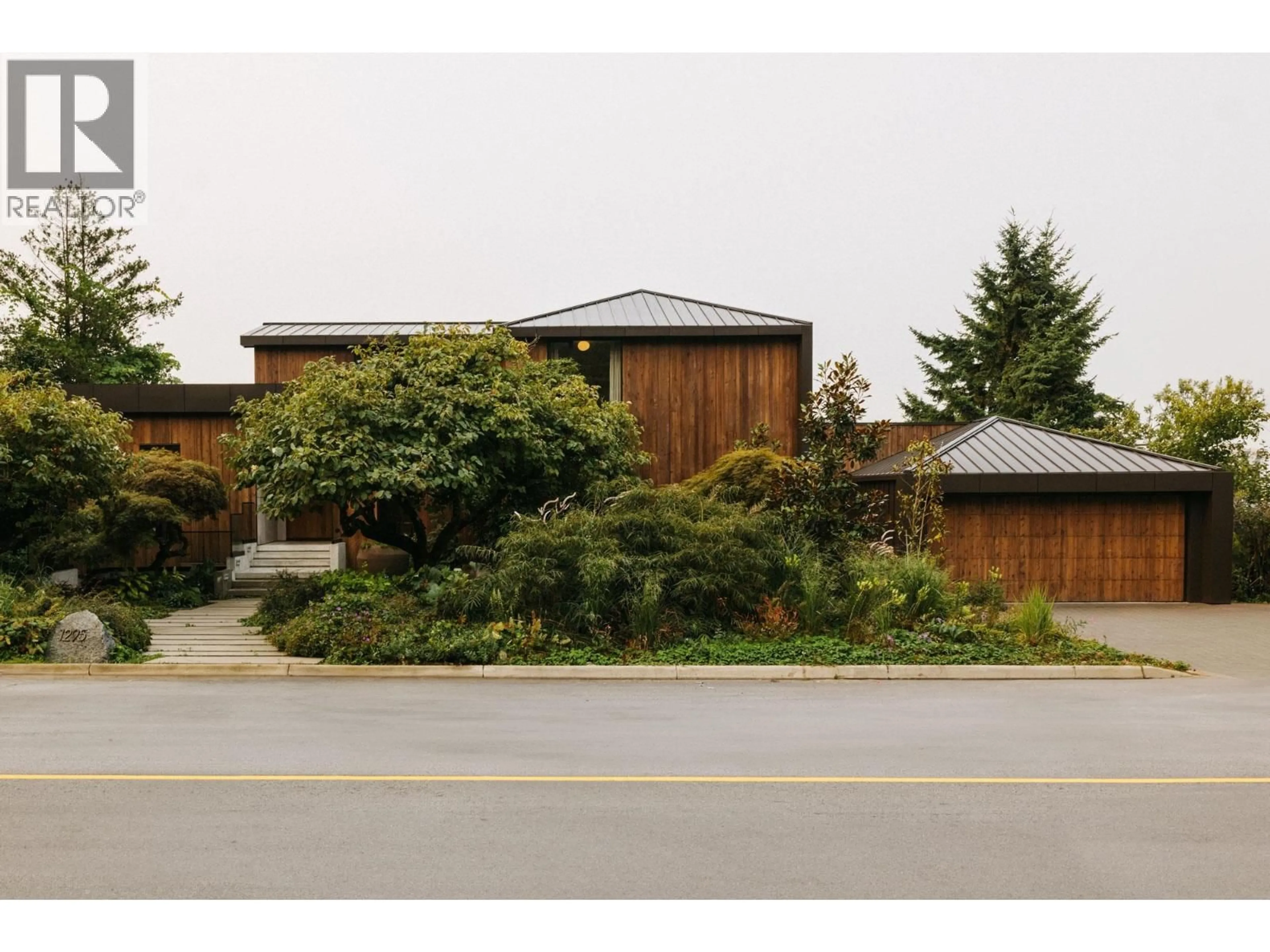 Unknown for 1295 KEITH ROAD, North Vancouver British Columbia V7P1Y9