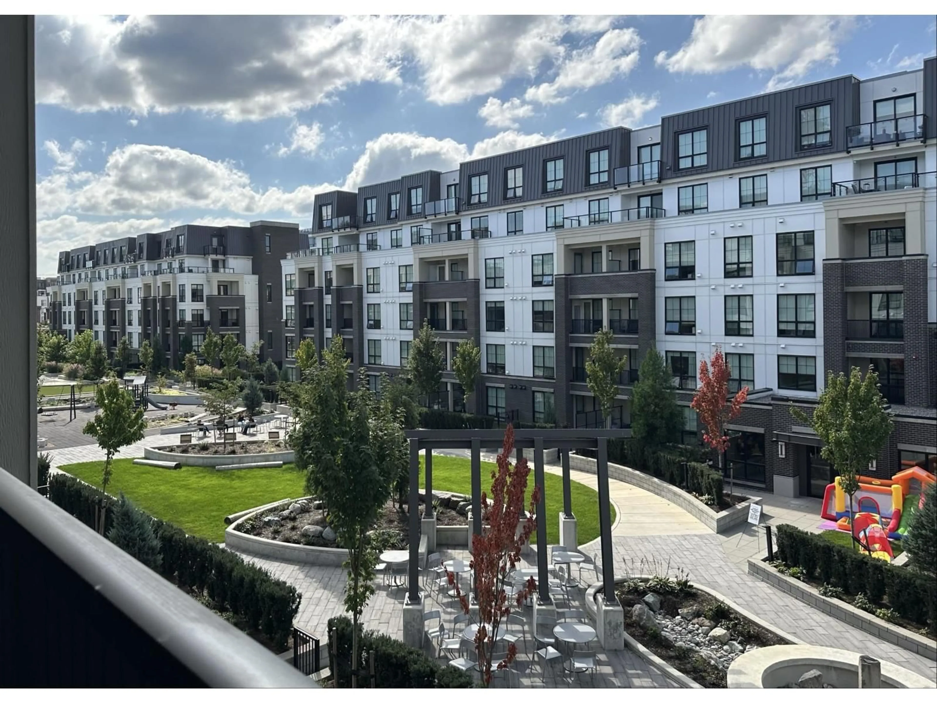 A pic from outside/outdoor area/front of a property/back of a property/a pic from drone, unknown for B316 - 20078 85, Langley British Columbia V2Y3Z3