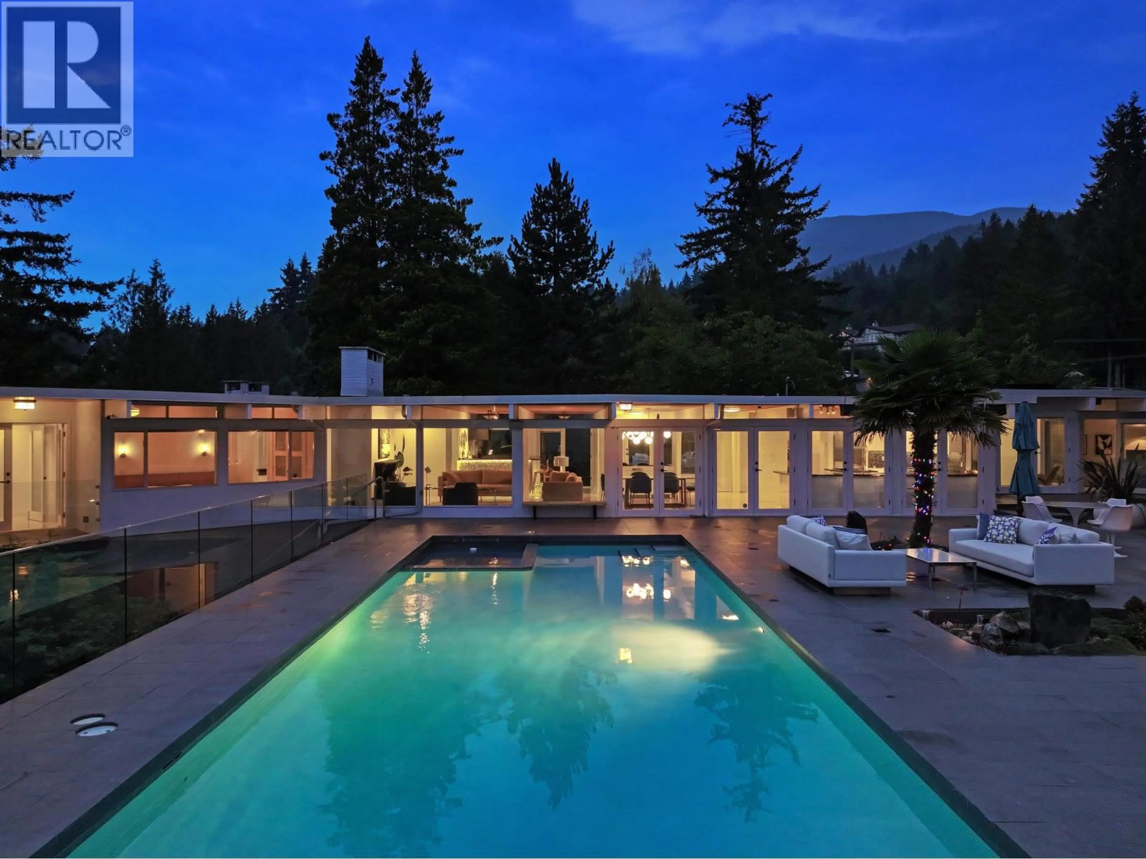 Pool for 4514 WOODGREEN DRIVE, West Vancouver British Columbia V7S2V1