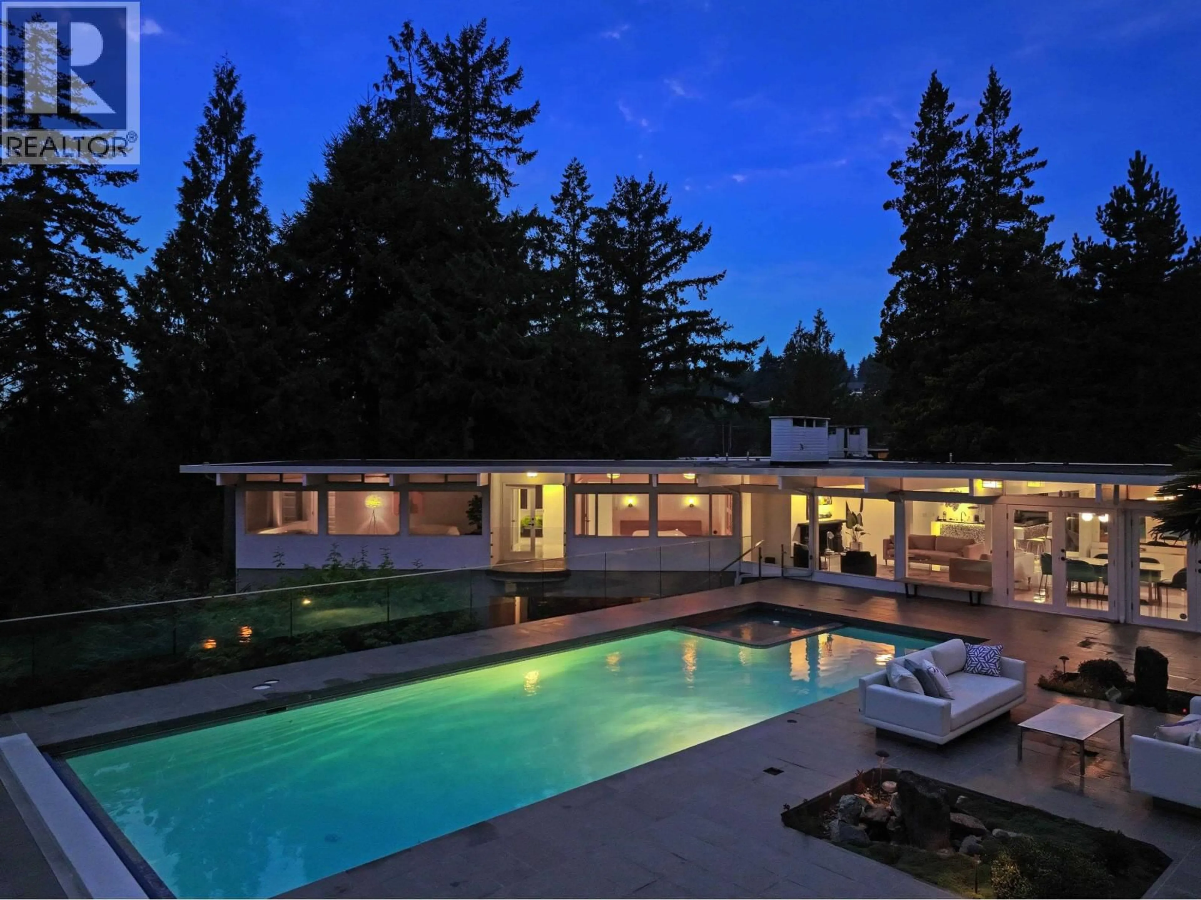 Pool for 4514 WOODGREEN DRIVE, West Vancouver British Columbia V7S2V1
