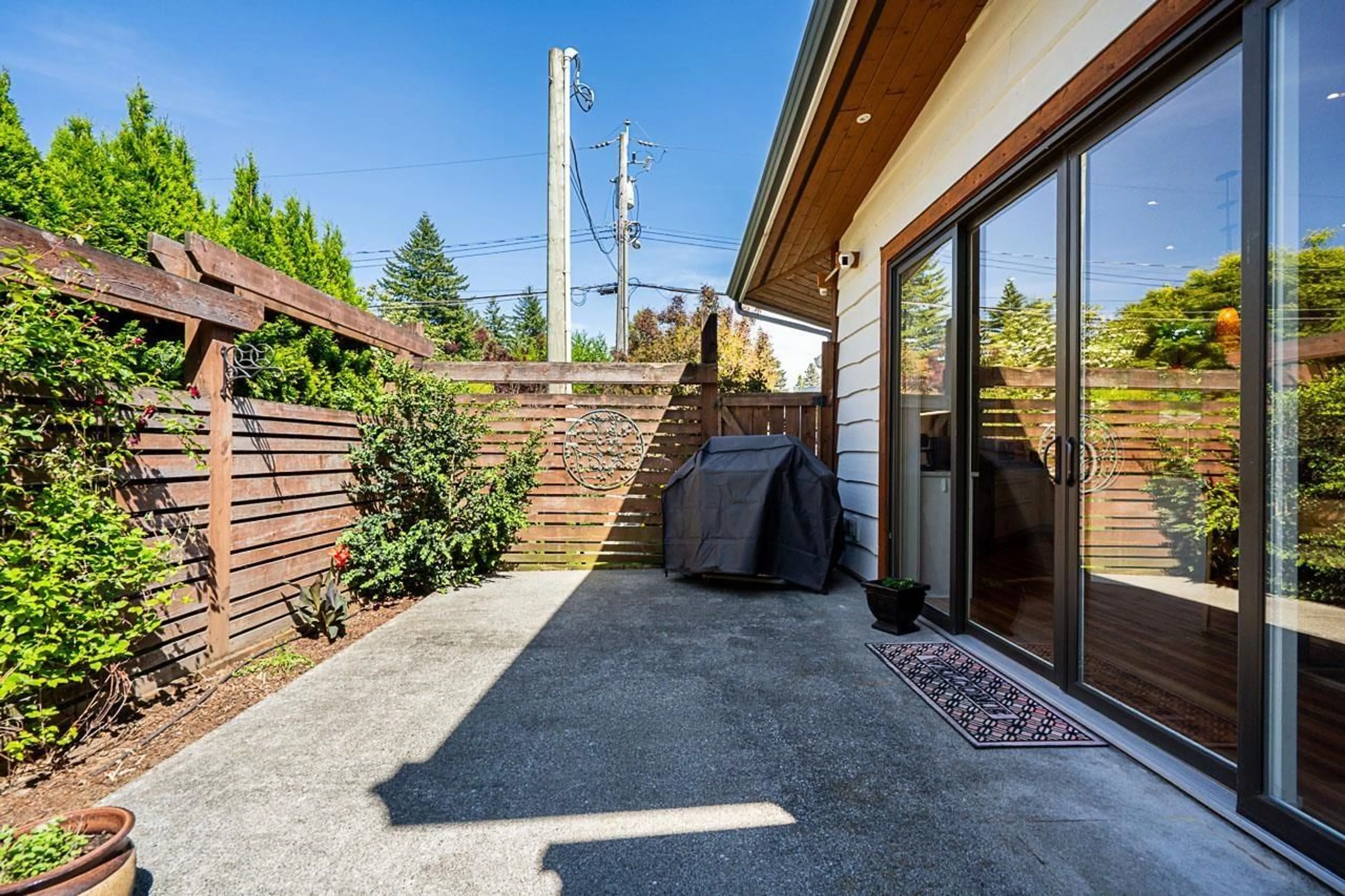 Patio, street for 33781 ROCKLAND, Abbotsford British Columbia V2S1T8