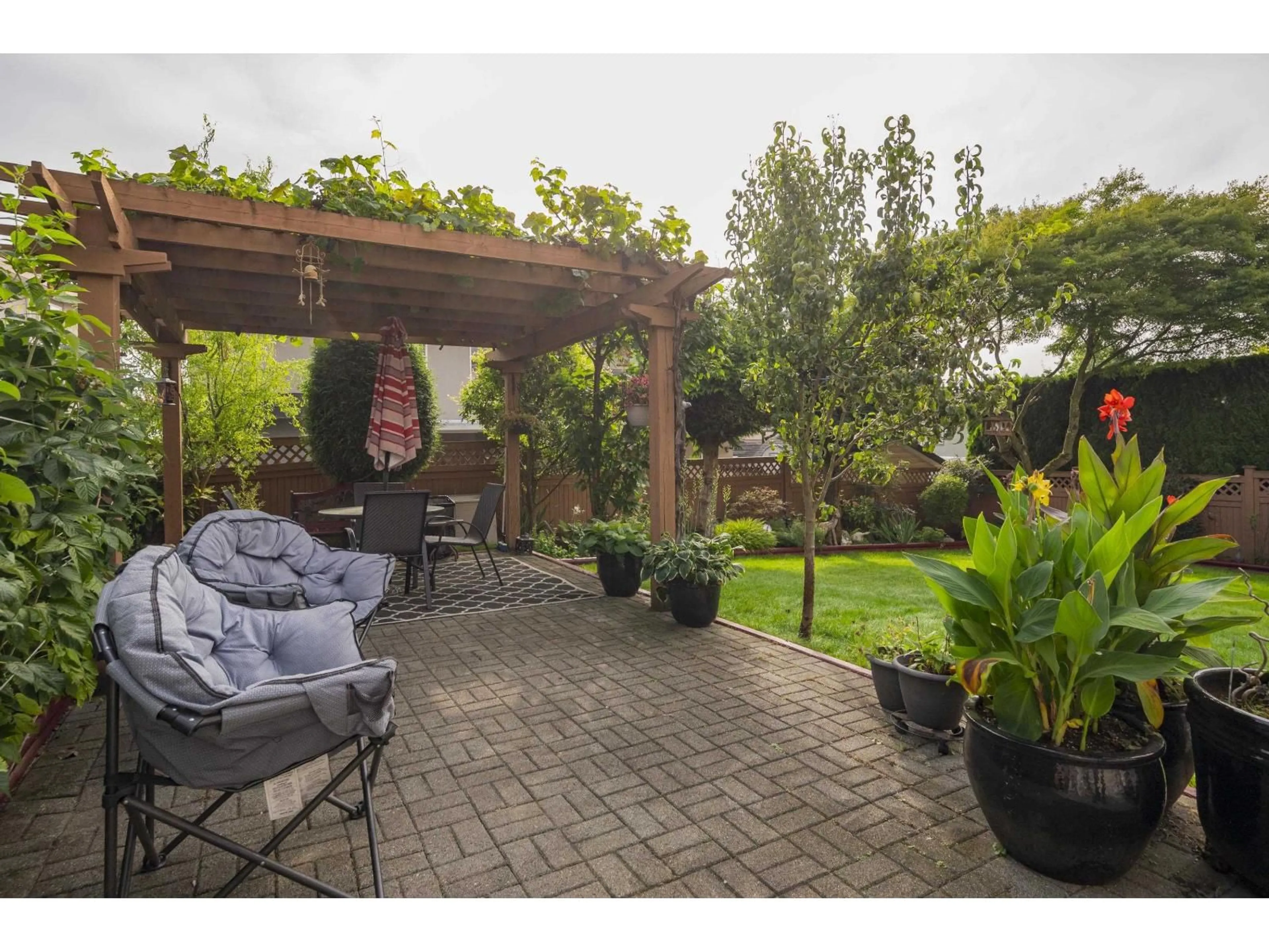 Patio, street for 6758 150, Surrey British Columbia V3S9G8