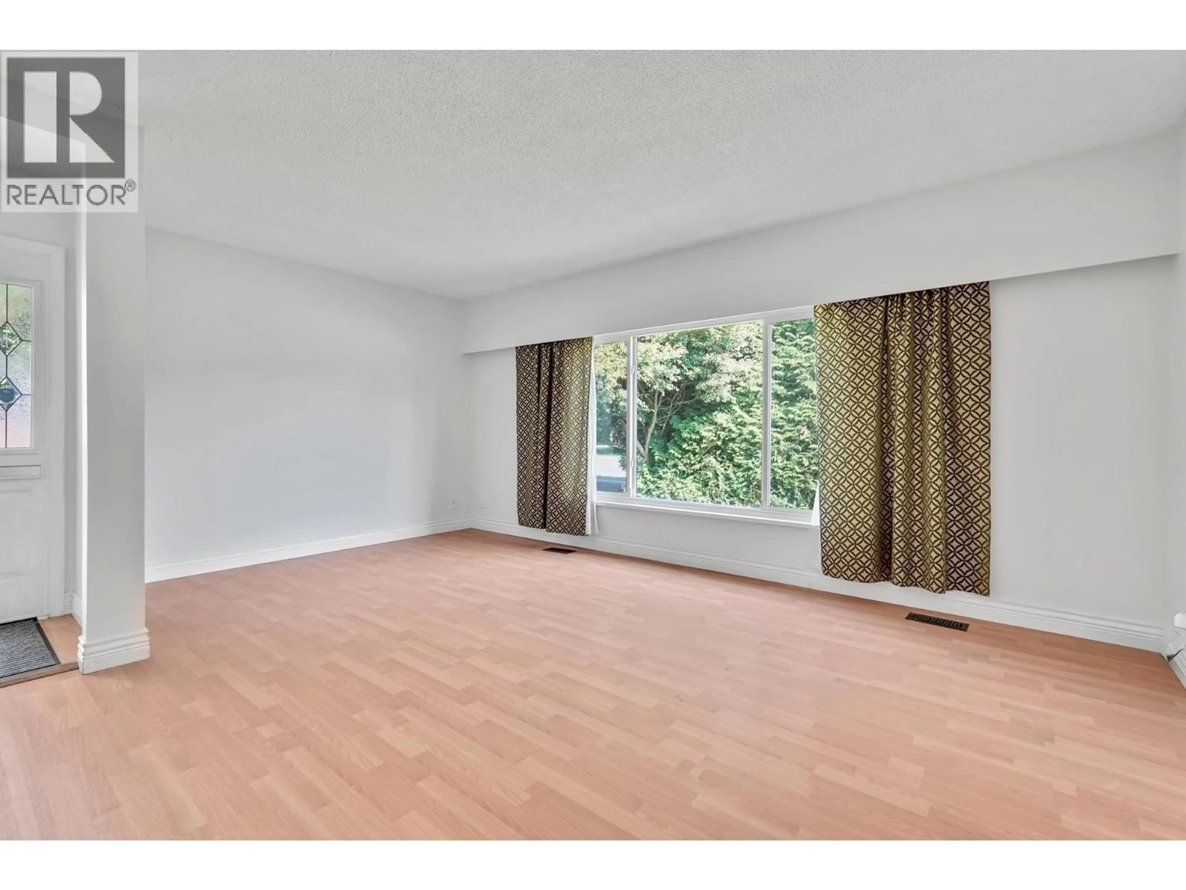 A pic of a room for 11329 207TH STREET, Maple Ridge British Columbia V2X1W4