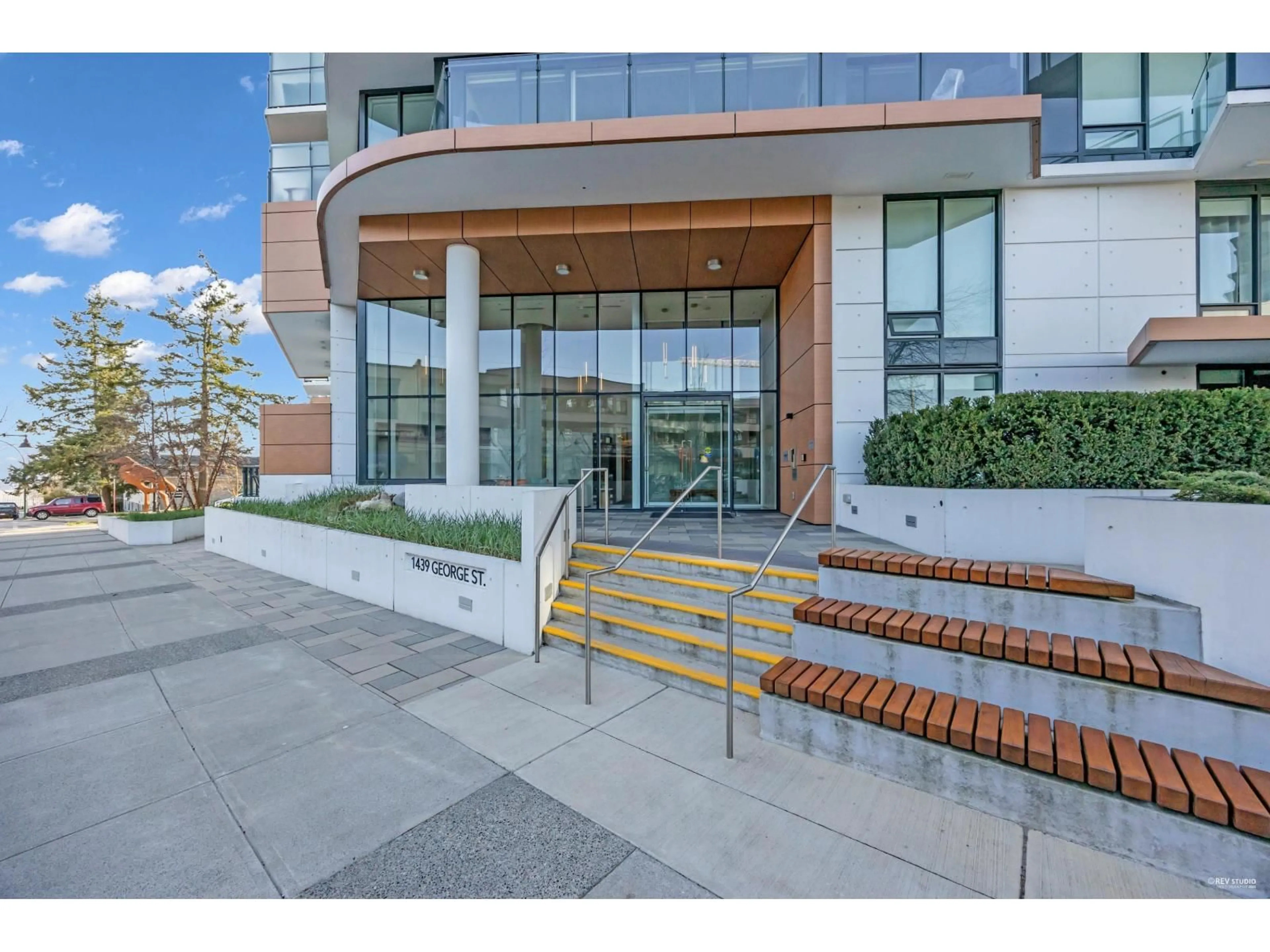 Indoor foyer for 703 - 1439 GEORGE, White Rock British Columbia V4B0B9