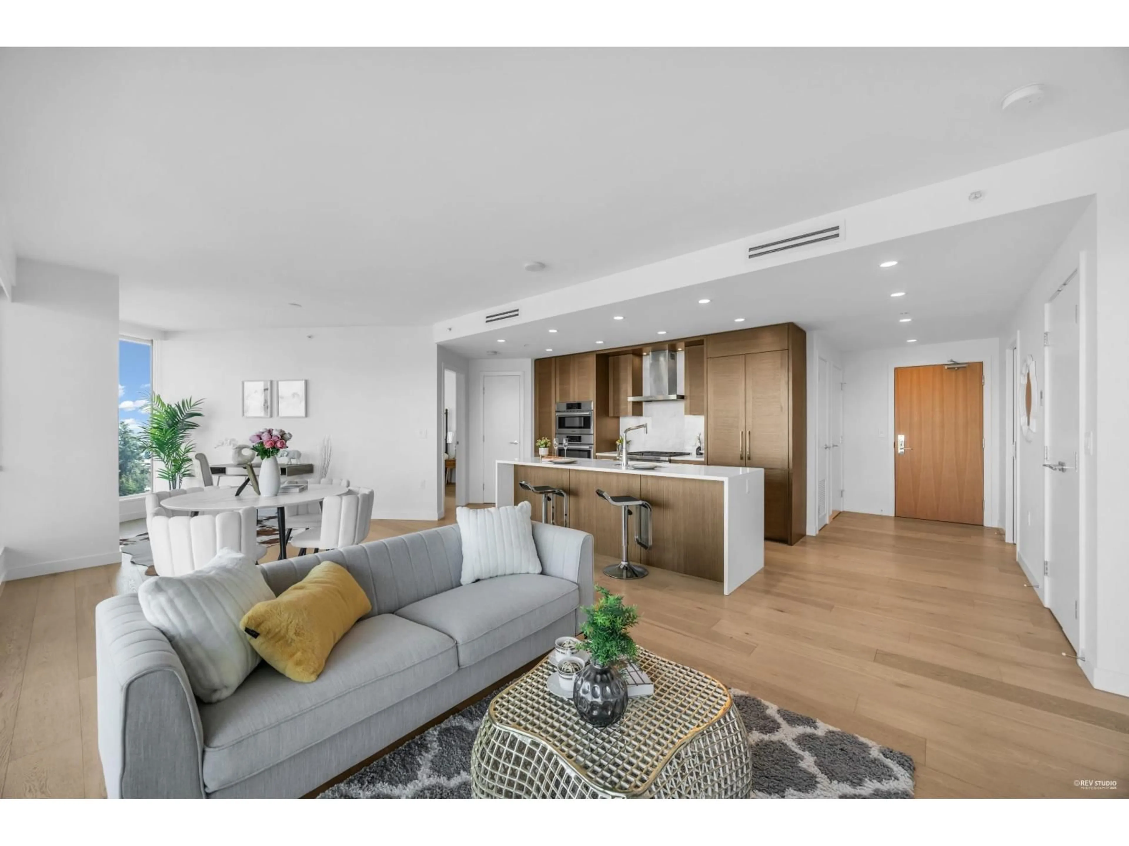 Living room with furniture, unknown for 703 - 1439 GEORGE, White Rock British Columbia V4B0B9