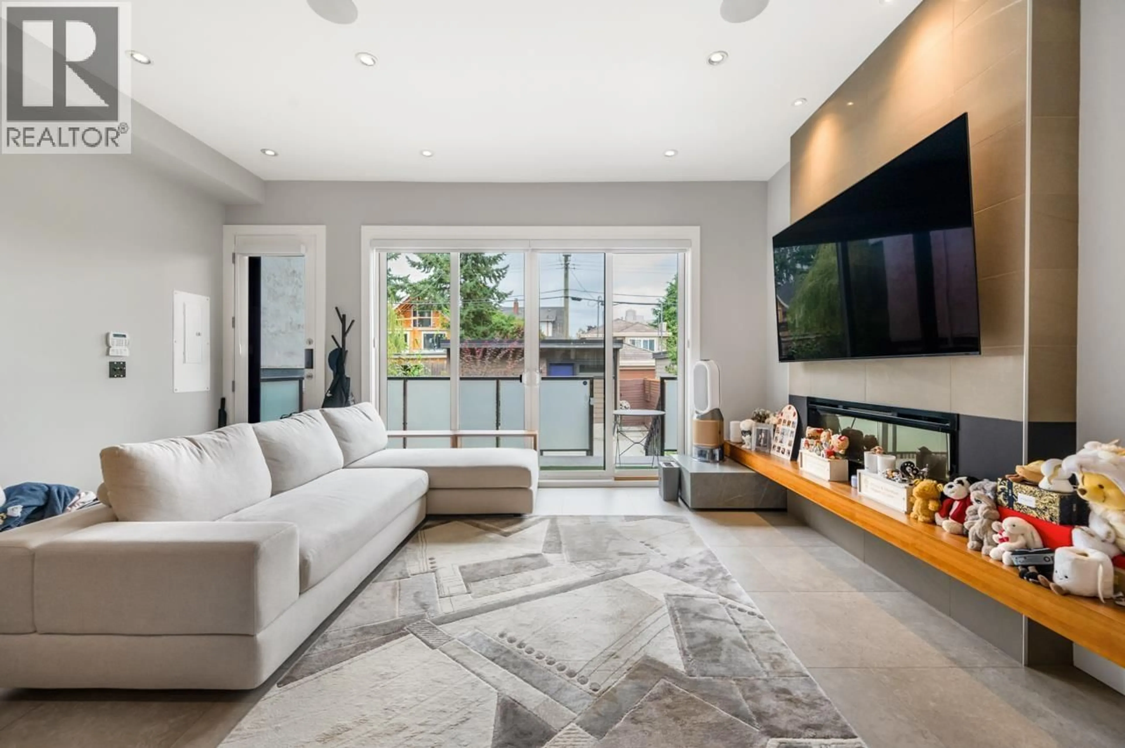 Living room with furniture, unknown for 969 18TH AVENUE, Vancouver British Columbia V5Z1W4