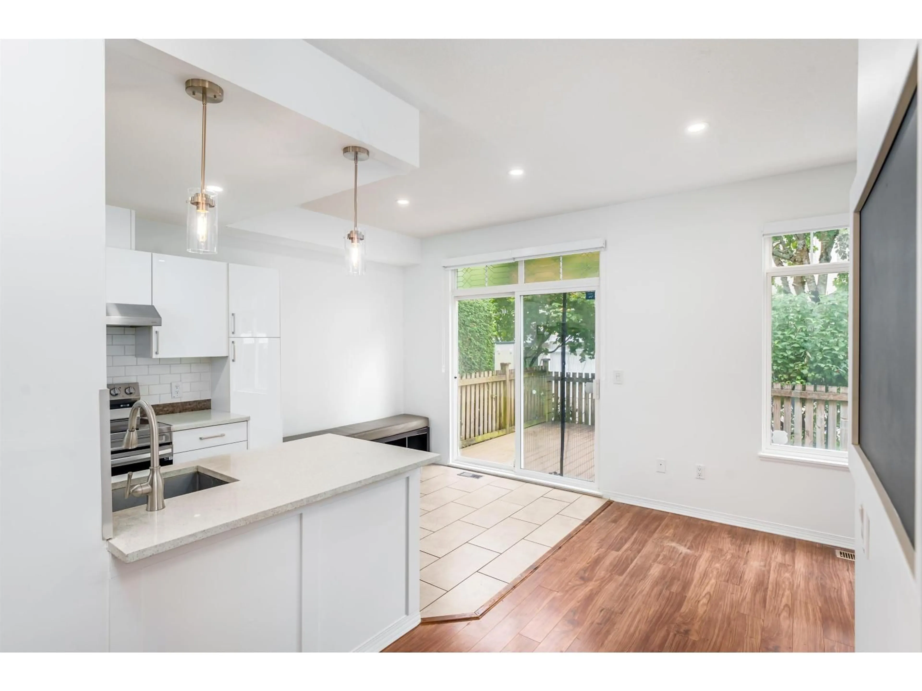 Open concept kitchen, unknown for 34 - 15030 58, Surrey British Columbia V3S9G3