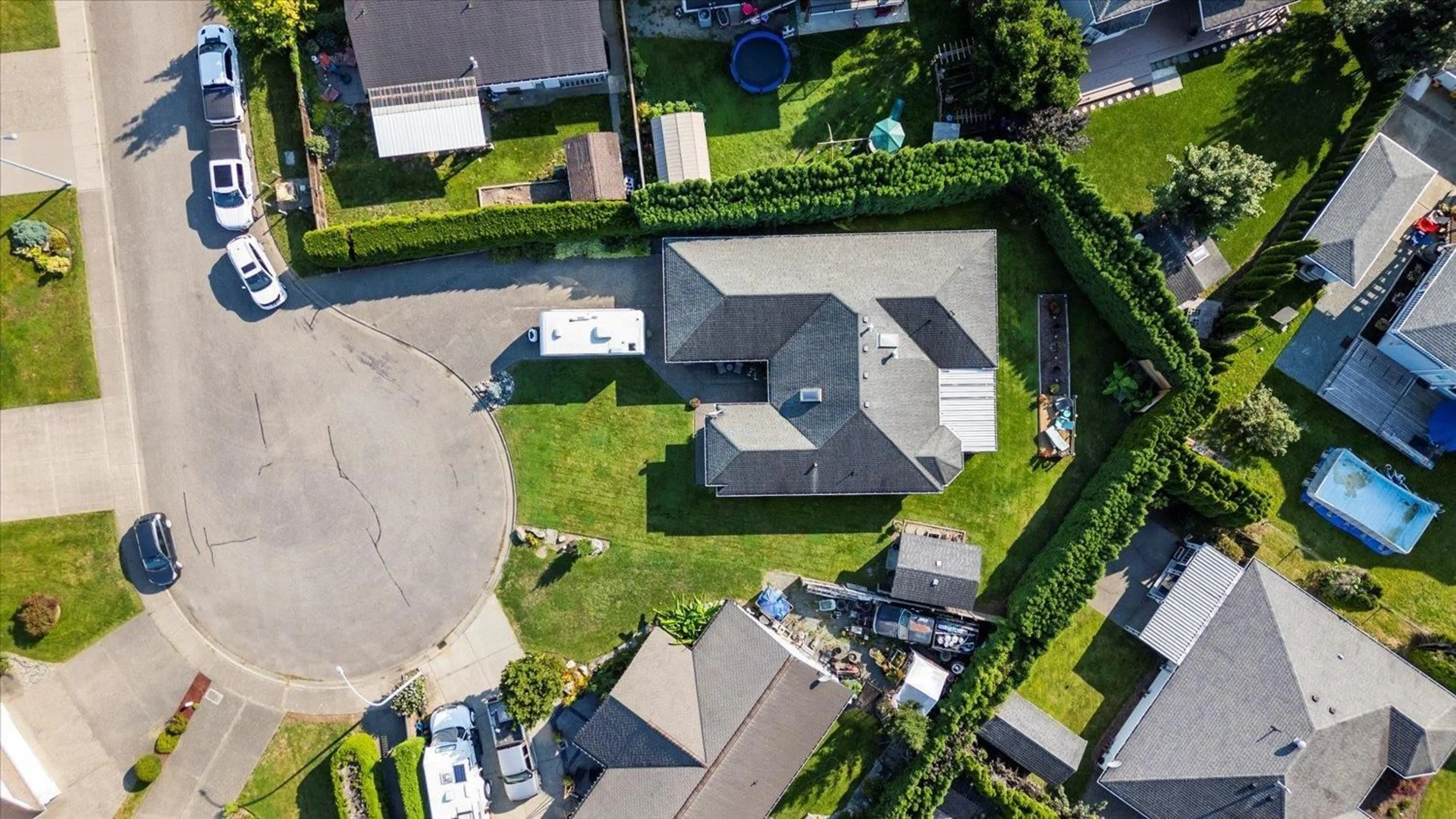 A pic from outside/outdoor area/front of a property/back of a property/a pic from drone, street for 1639 CANTERBURY DRIVE, Agassiz British Columbia V0M1A3