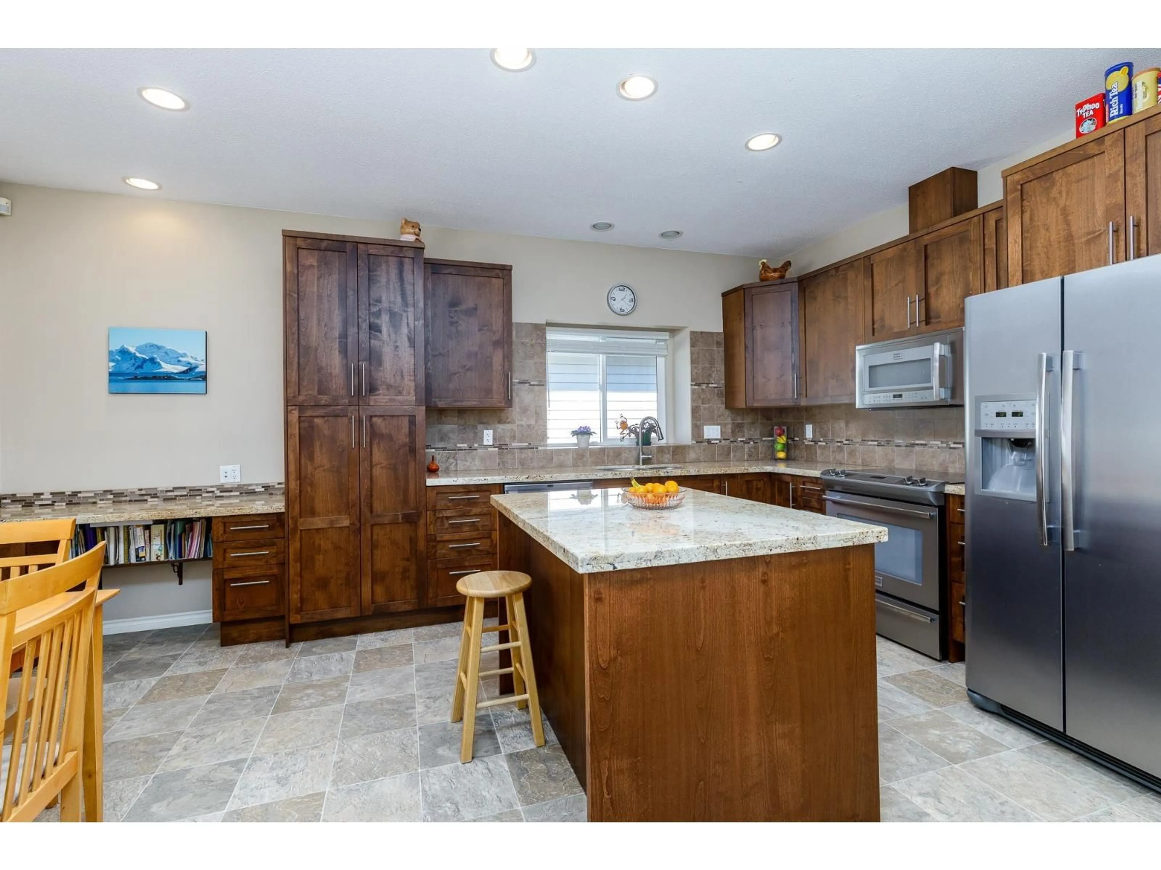 Open concept kitchen, ceramic/tile floor for 15 - 18939 65, Surrey British Columbia V3S8Y2