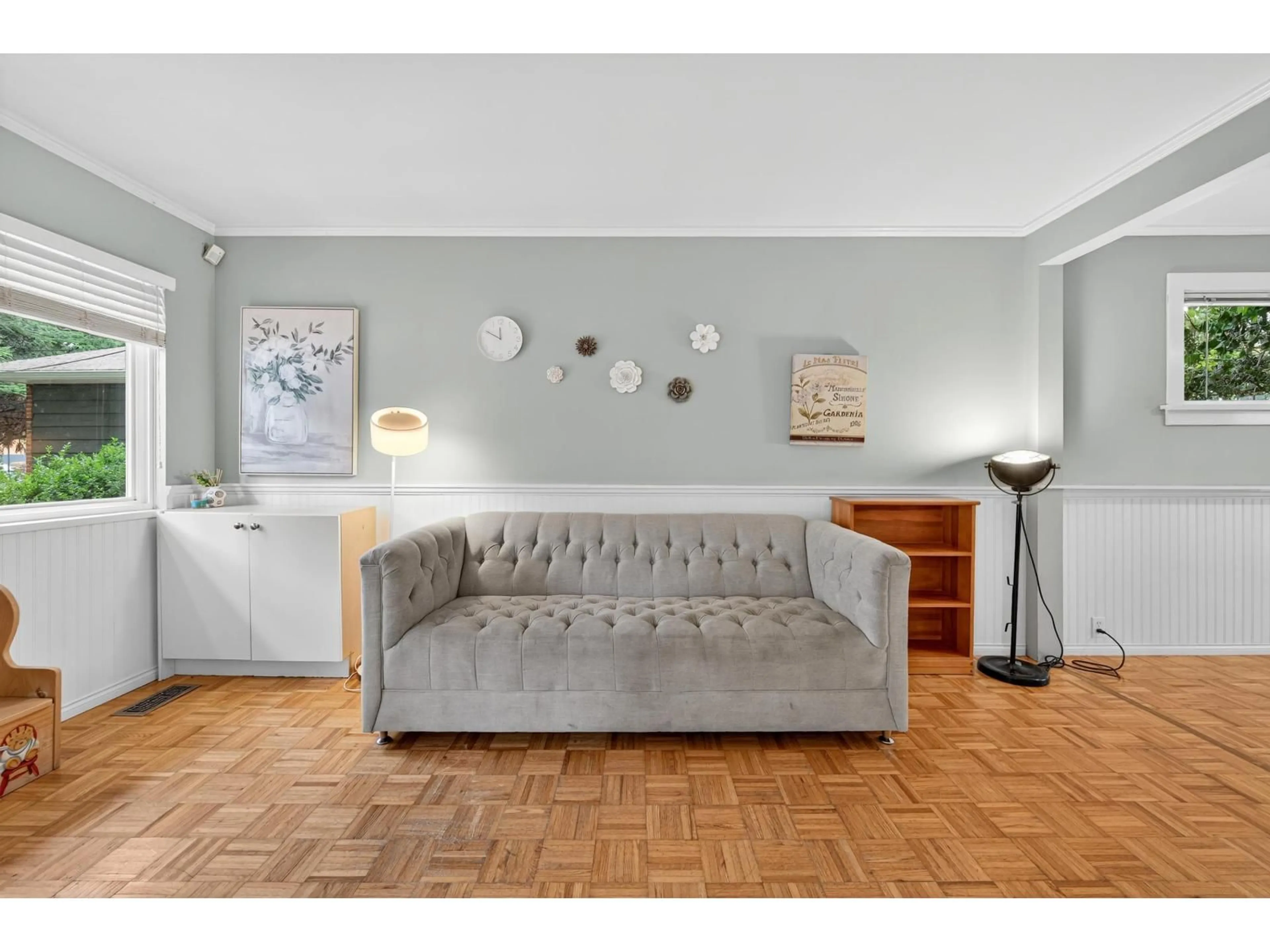 Living room with furniture, unknown for 1554 128A, Surrey British Columbia V4A3X5