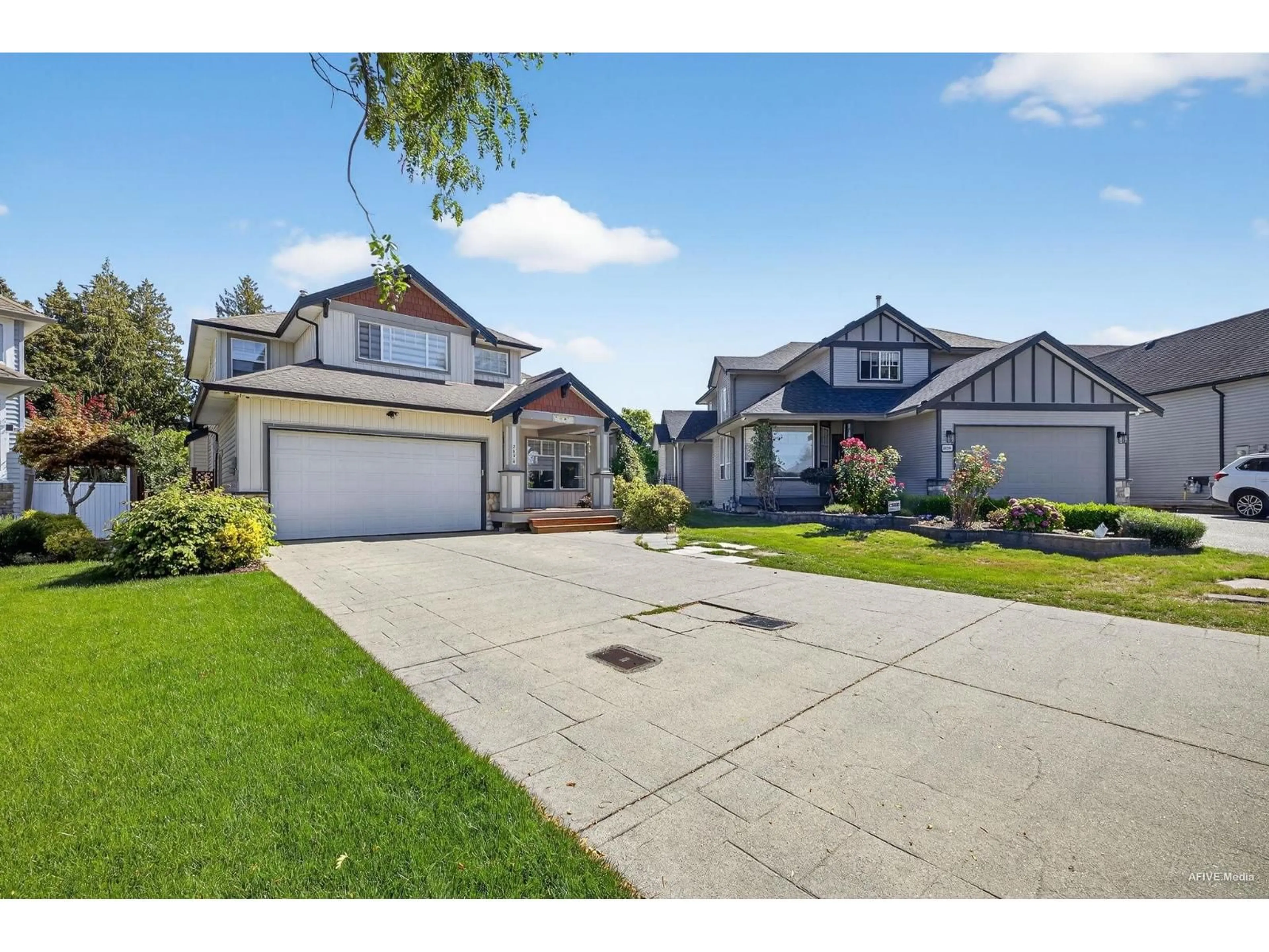 A pic from outside/outdoor area/front of a property/back of a property/a pic from drone, street for 2898 BUFFER, Abbotsford British Columbia V4X2S5
