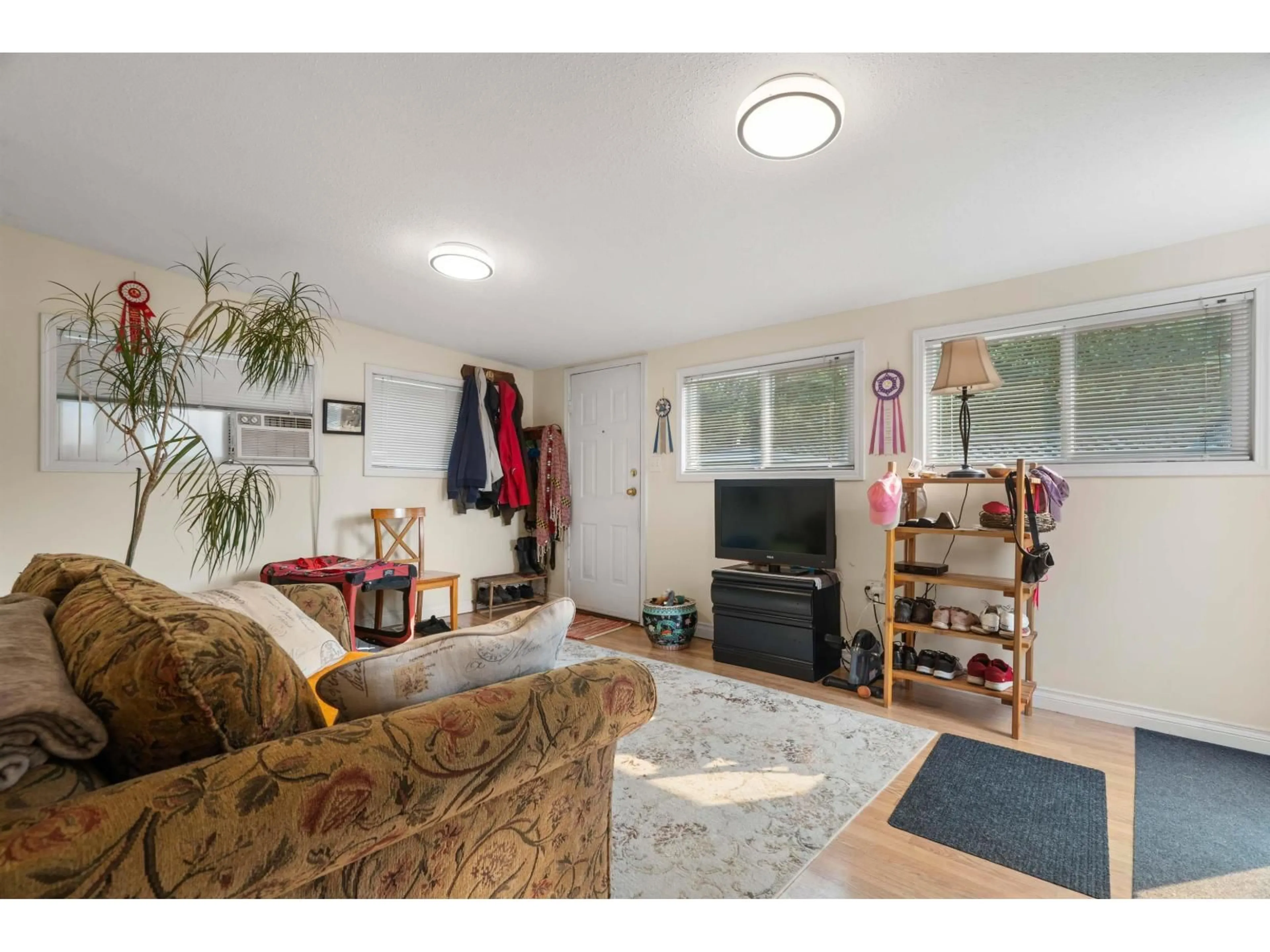 Living room with furniture, unknown for 7790 GRAND, Mission British Columbia V2V3T3