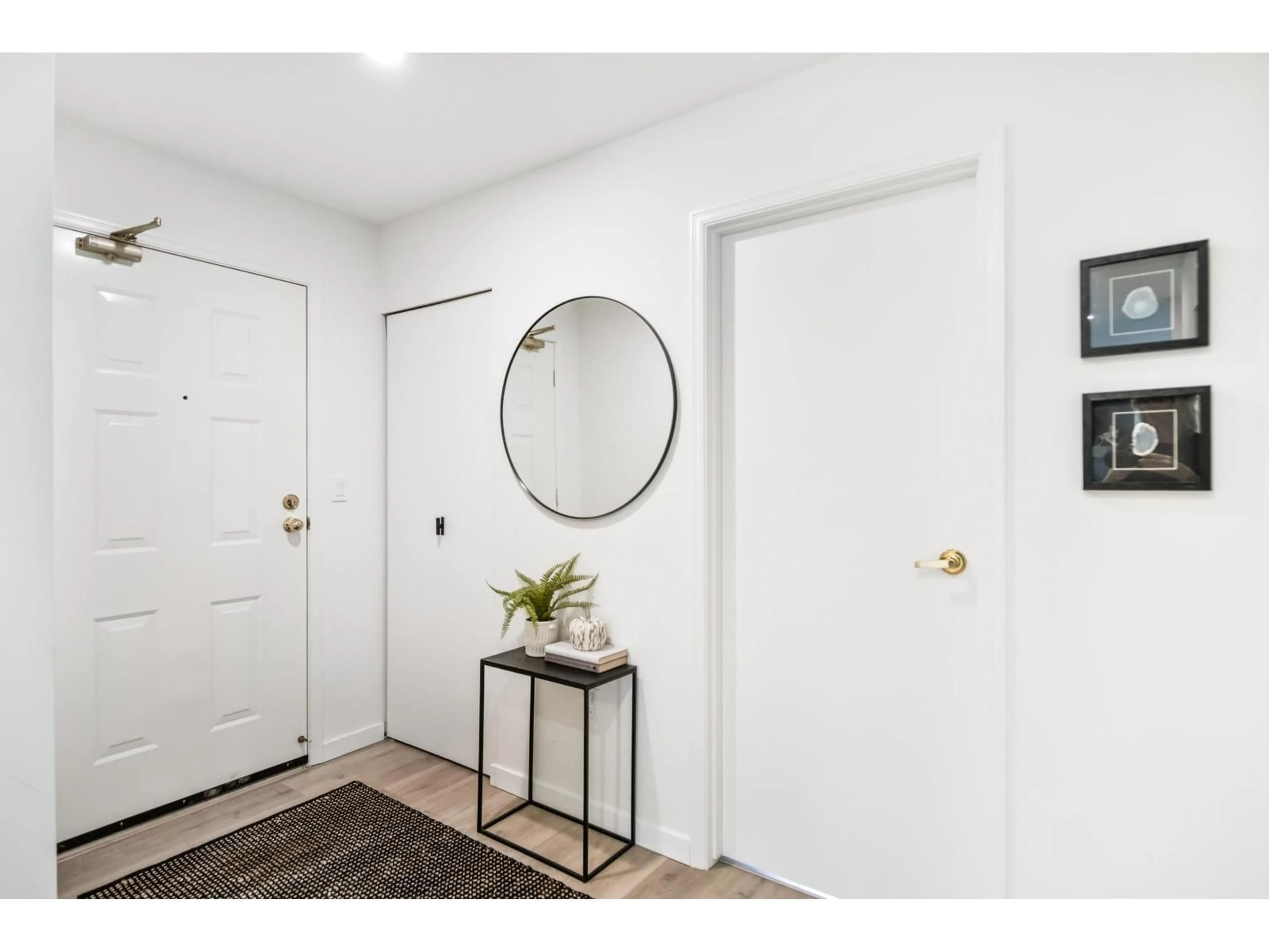 Indoor entryway for 12 - 12928 17, Surrey British Columbia V4A1T5