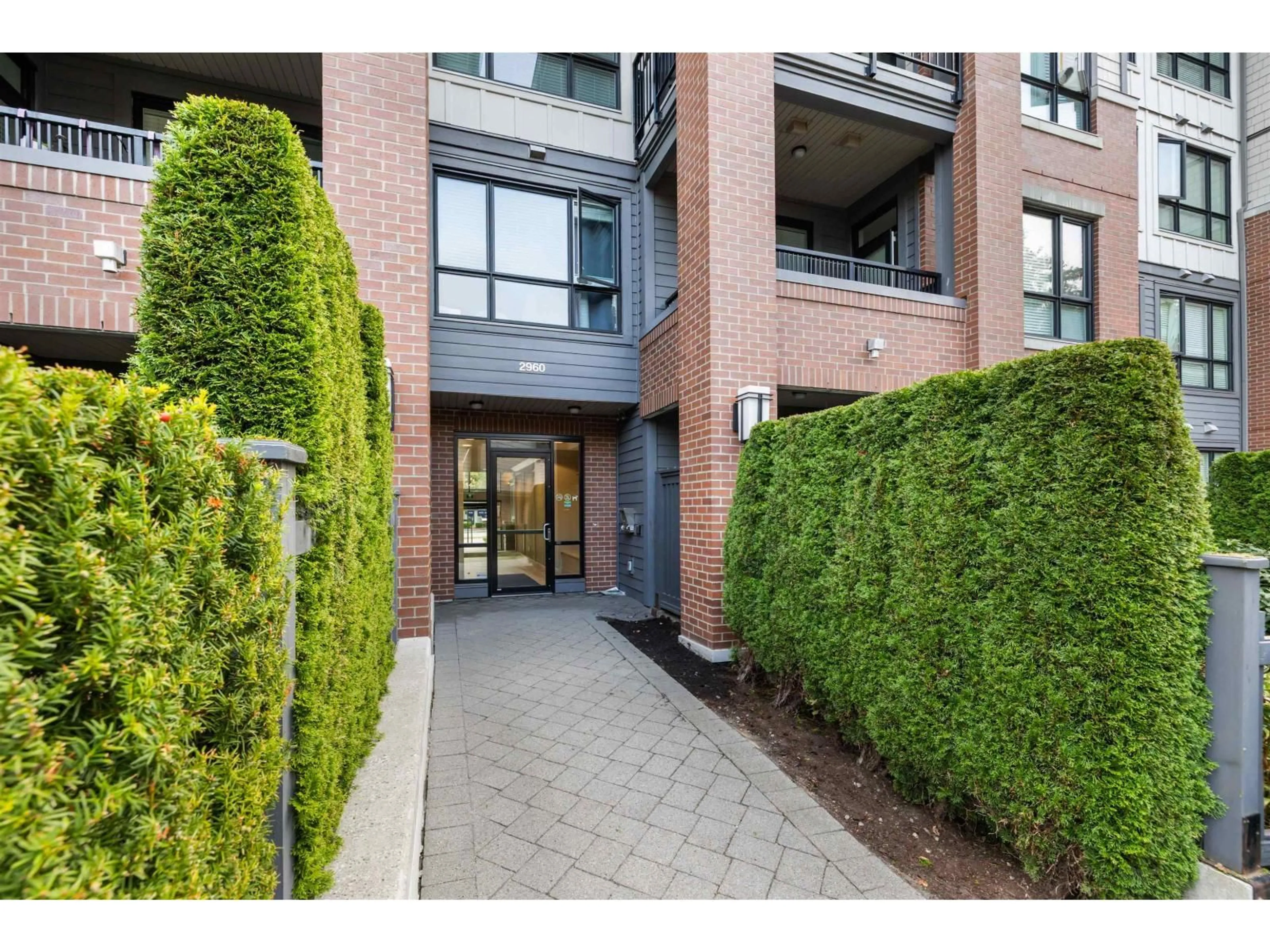 Indoor foyer for 214 - 2960 151, Surrey British Columbia V4P0G3