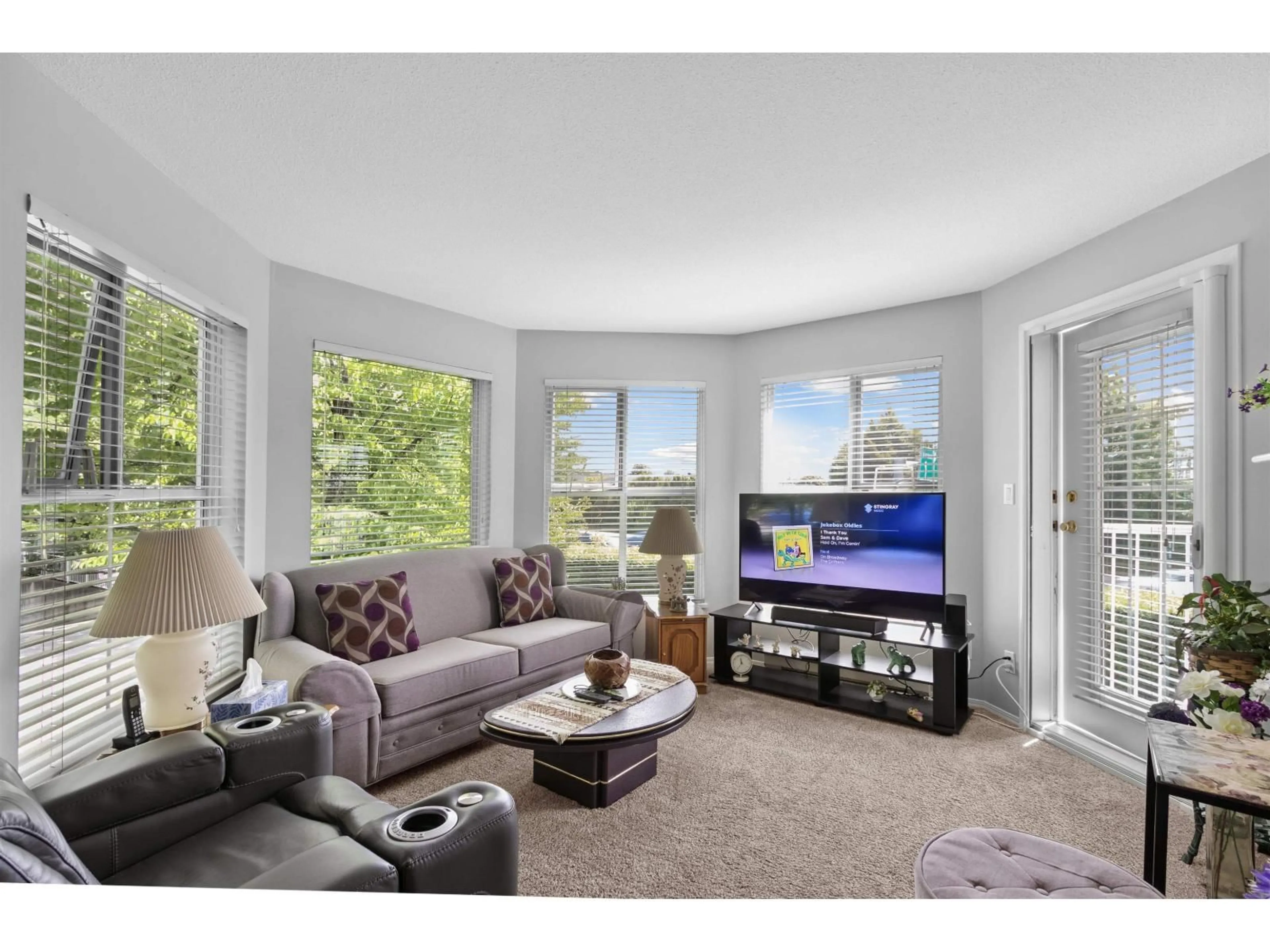 Living room with furniture, unknown for 206 - 15150 108, Surrey British Columbia V3R0V1