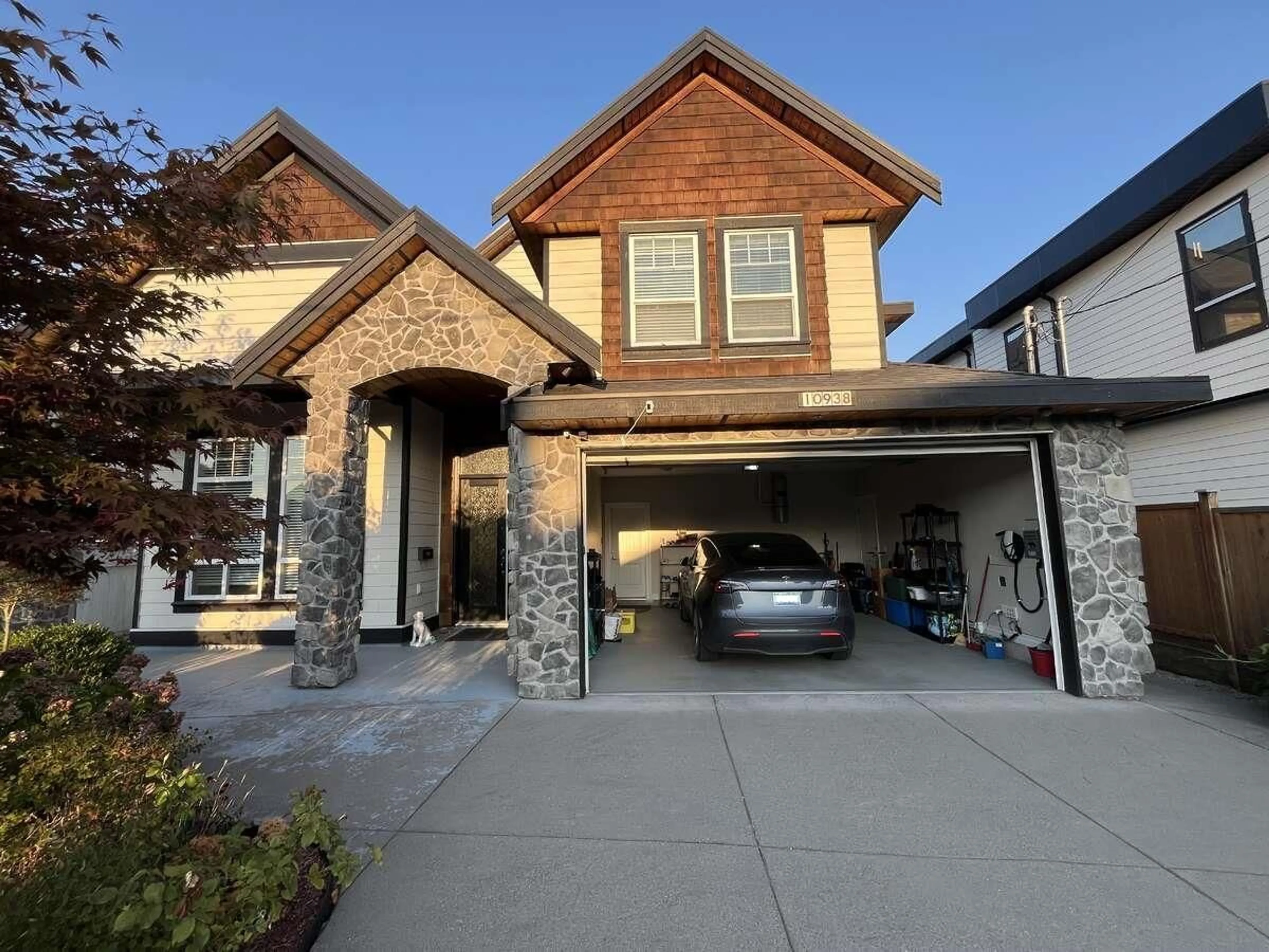 Unknown for 10938 131A, Surrey British Columbia V3T3R7