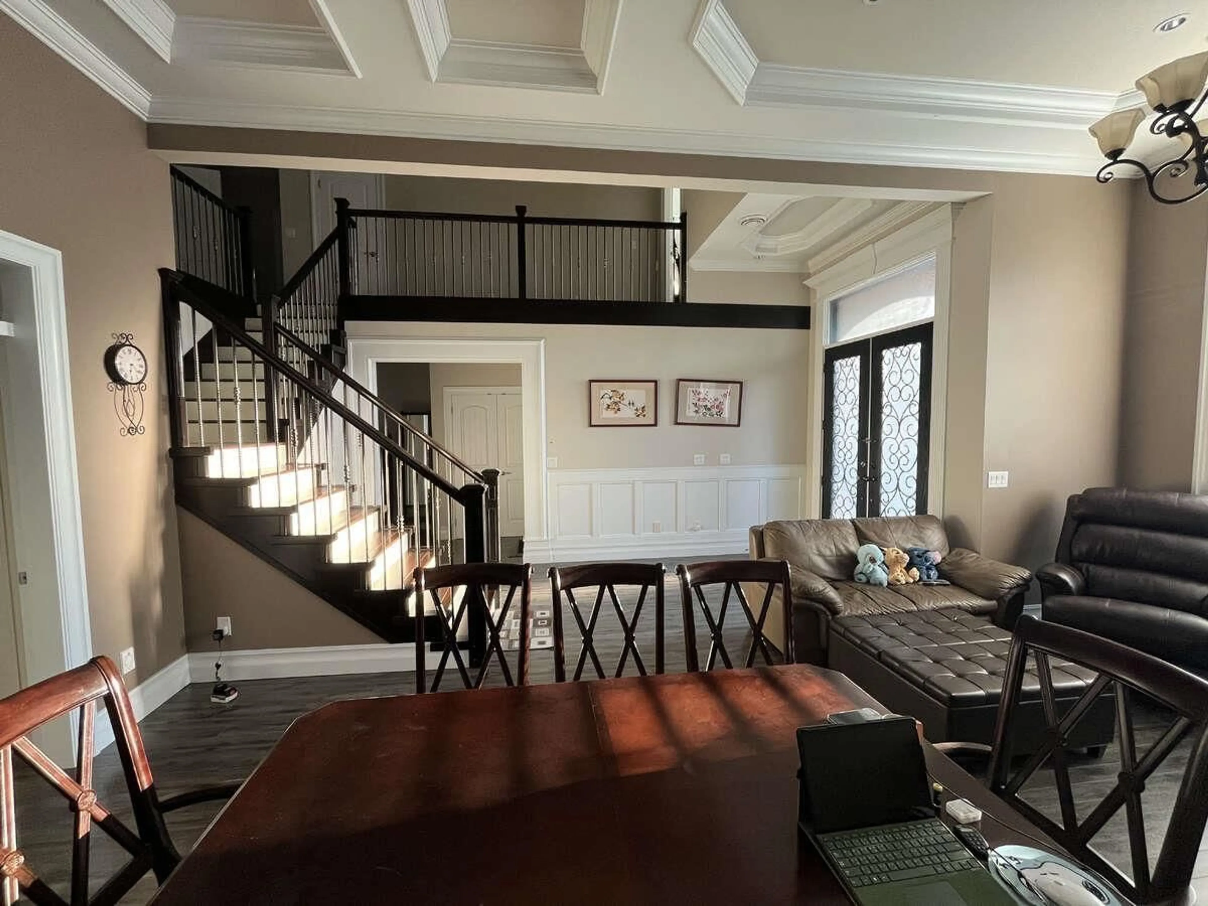 Indoor foyer for 10938 131A, Surrey British Columbia V3T3R7