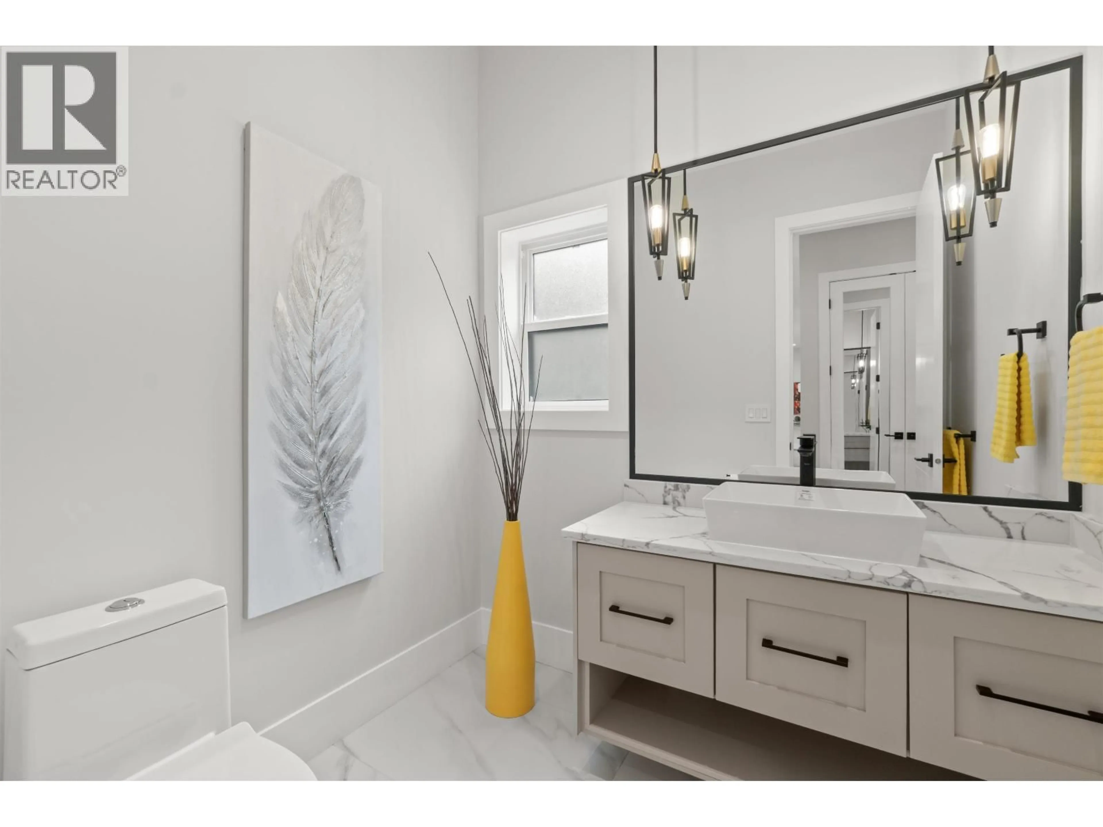 Contemporary bathroom, ceramic/tile floor for 27107 RIVER ROAD, Maple Ridge British Columbia V2W1M4
