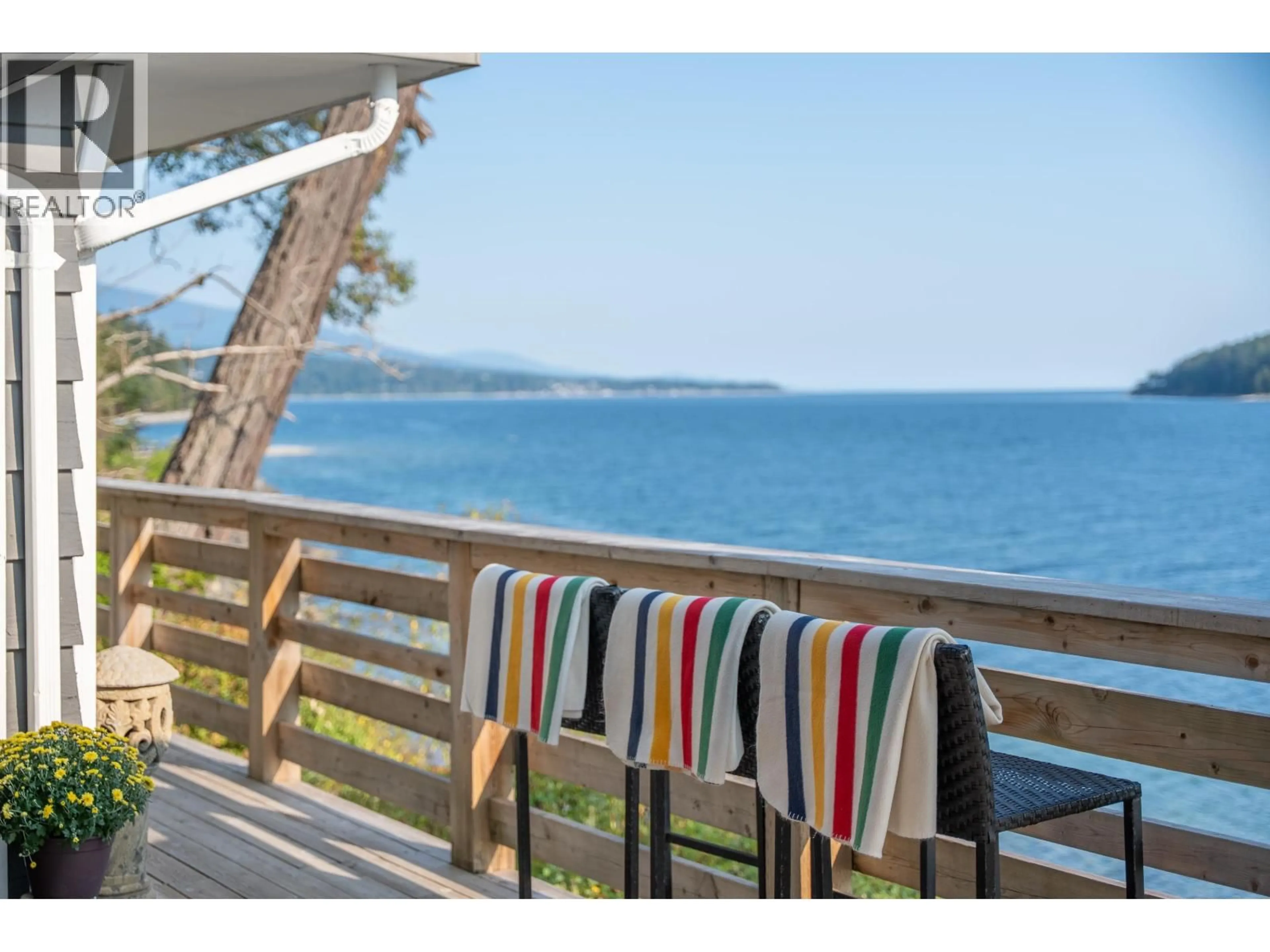 Balcony in the apartment, water/lake/river/ocean view for 6669 SUNSHINE COAST HIGHWAY, Sechelt British Columbia V7Z0M9