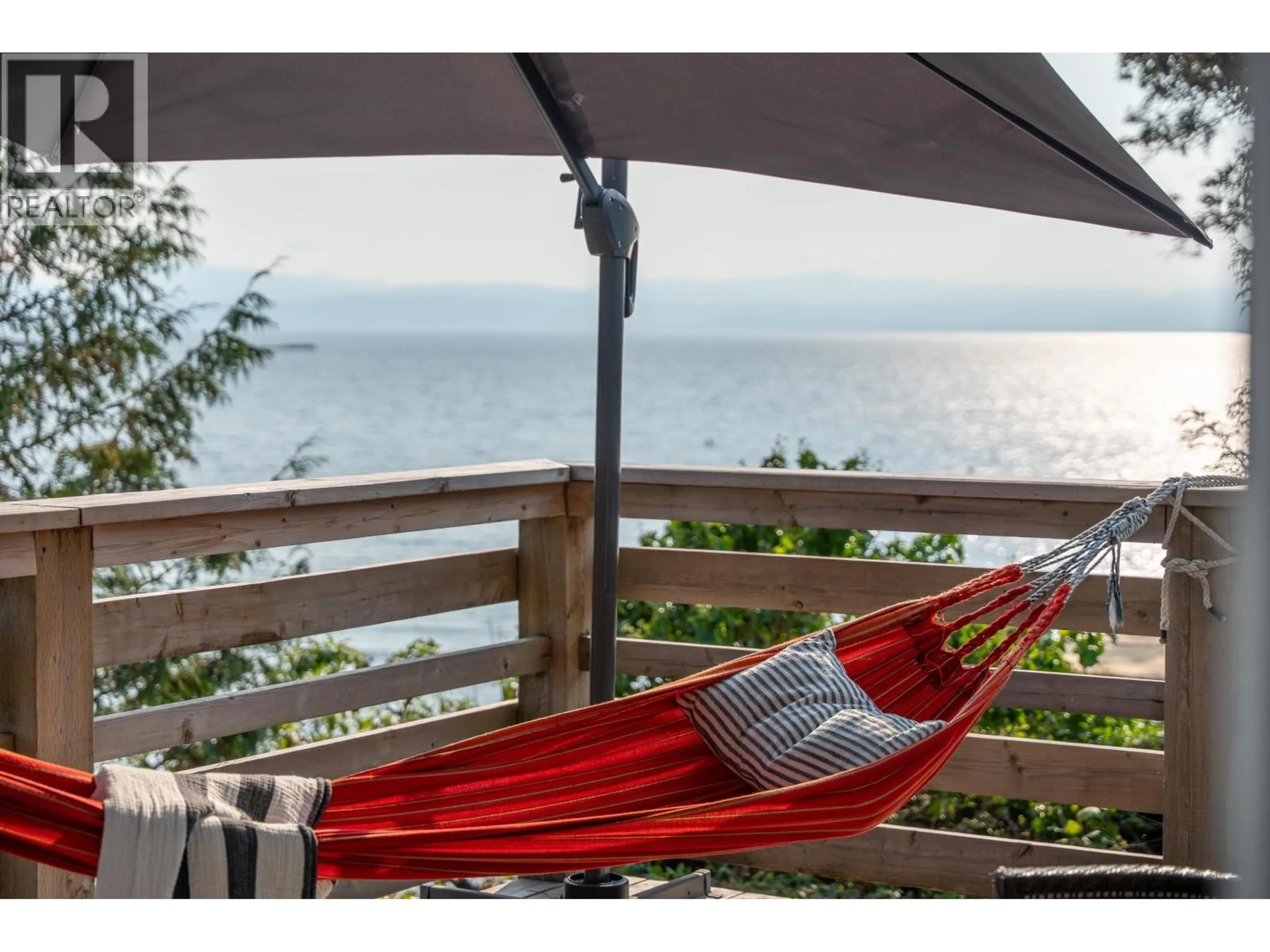 Balcony in the apartment, water/lake/river/ocean view for 6669 SUNSHINE COAST HIGHWAY, Sechelt British Columbia V7Z0M9