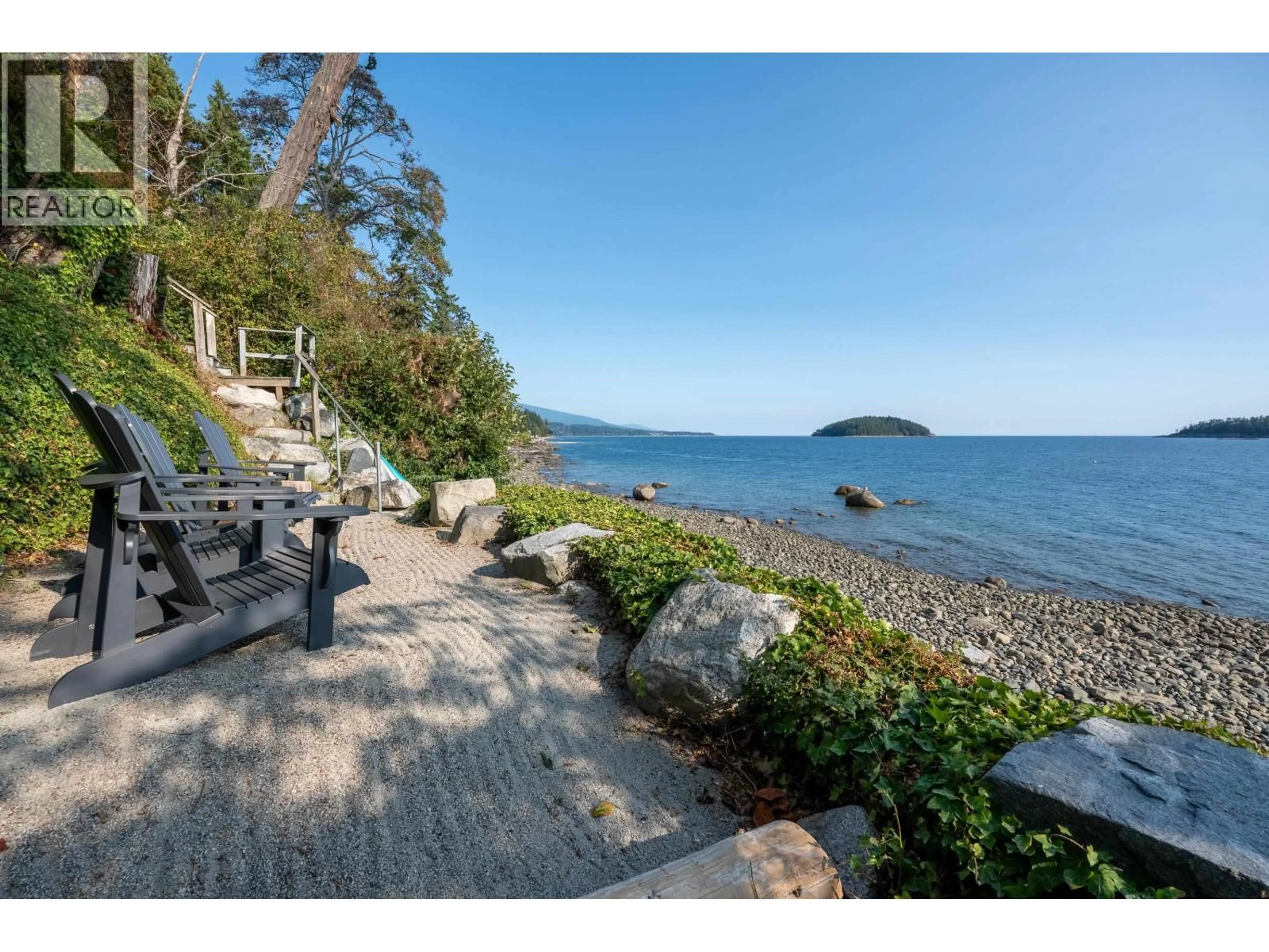 Patio, water/lake/river/ocean view for 6669 SUNSHINE COAST HIGHWAY, Sechelt British Columbia V7Z0M9