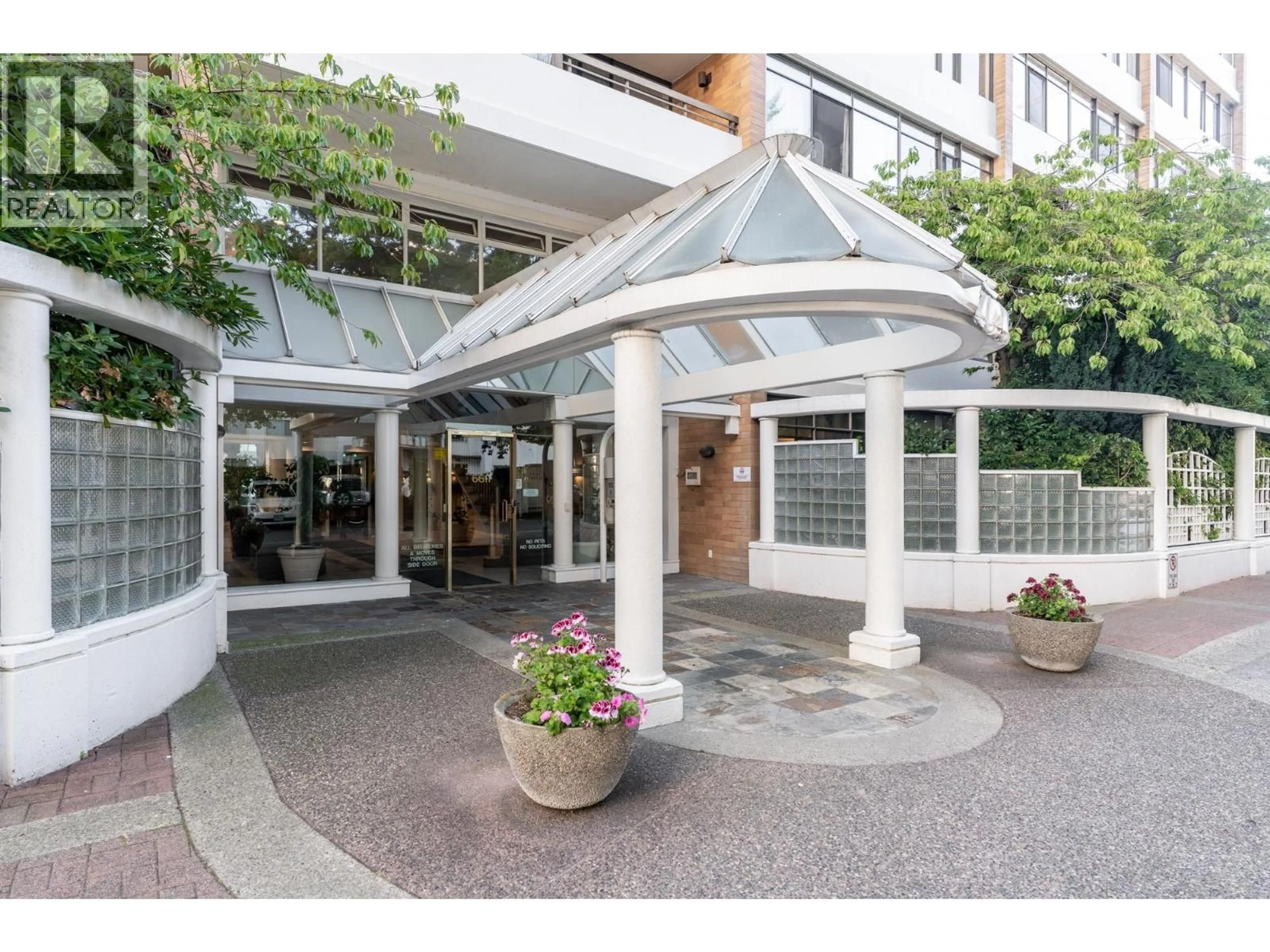 Indoor foyer for 1401 - 6611 MINORU BOULEVARD, Richmond British Columbia V6Y1Y9