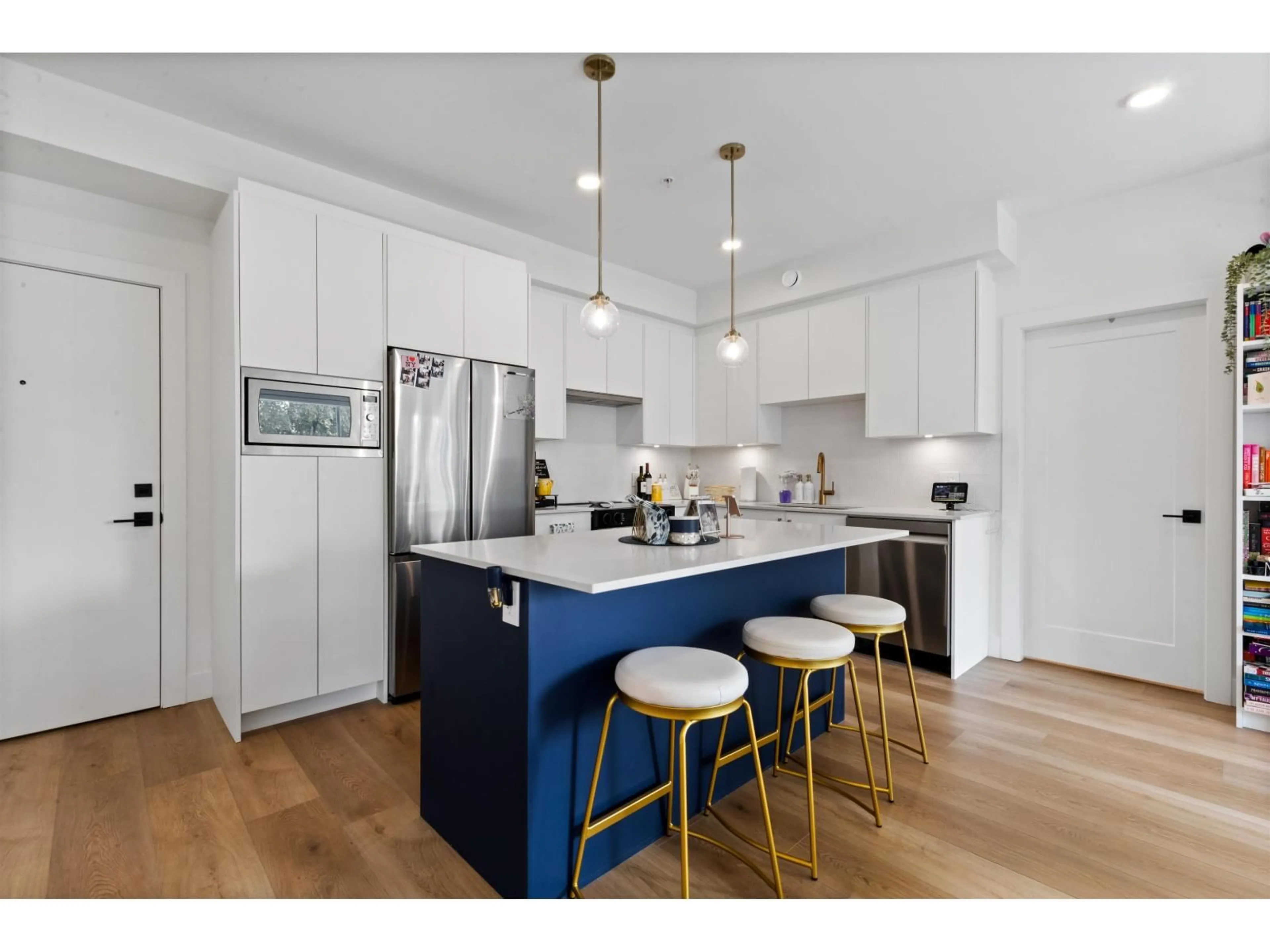 Open concept kitchen, wood/laminate floor for 311 - 20286 72B, Langley British Columbia V2Y1T2