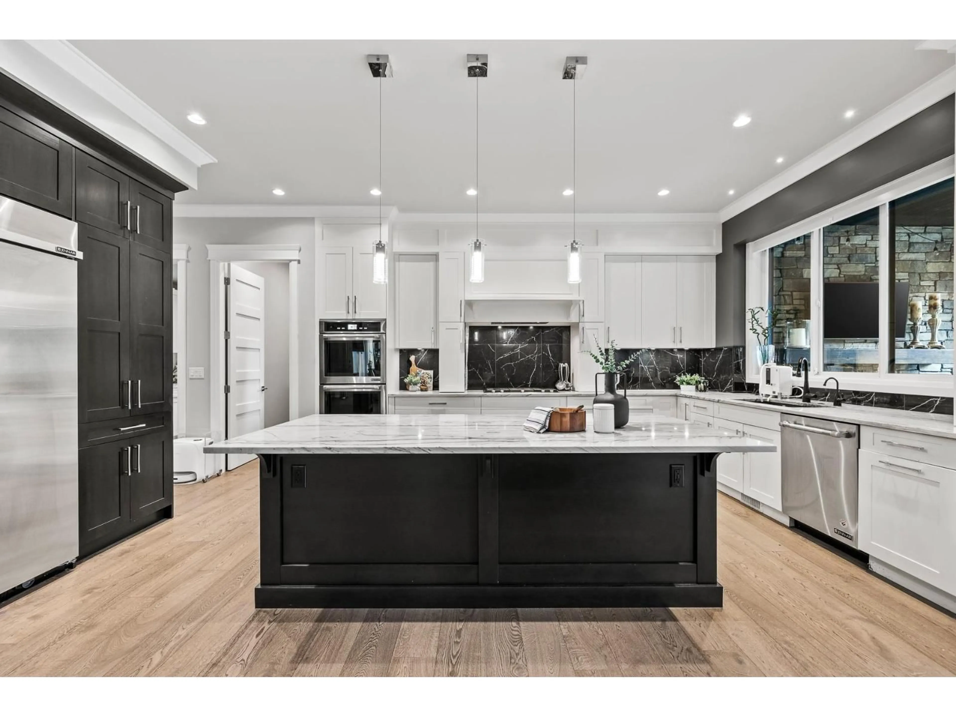 Open concept kitchen, unknown for 16428 28, Surrey British Columbia V3Z0A9