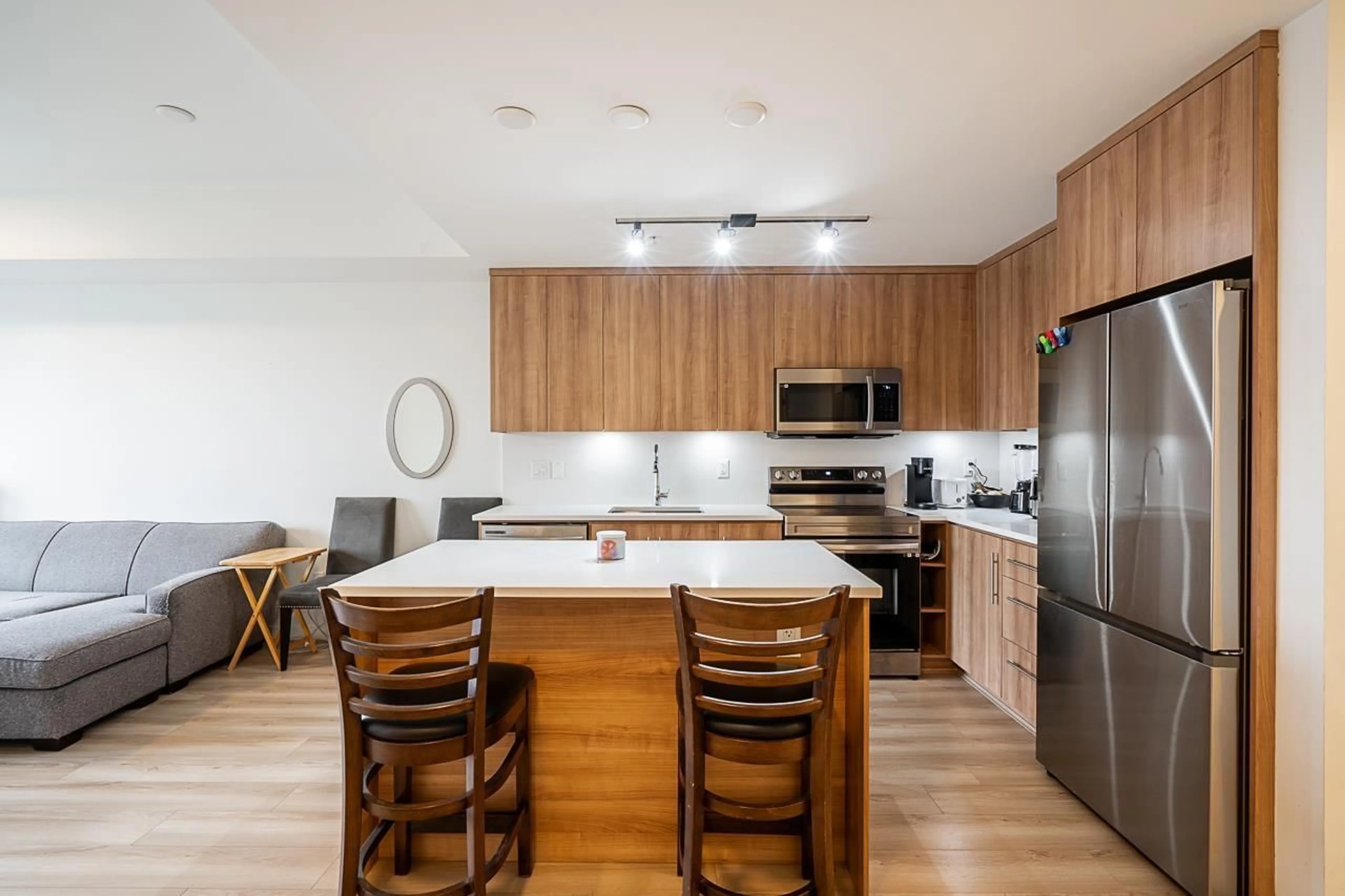 Open concept kitchen, wood/laminate floor for 404 - 5420 208, Langley British Columbia V3A2J9