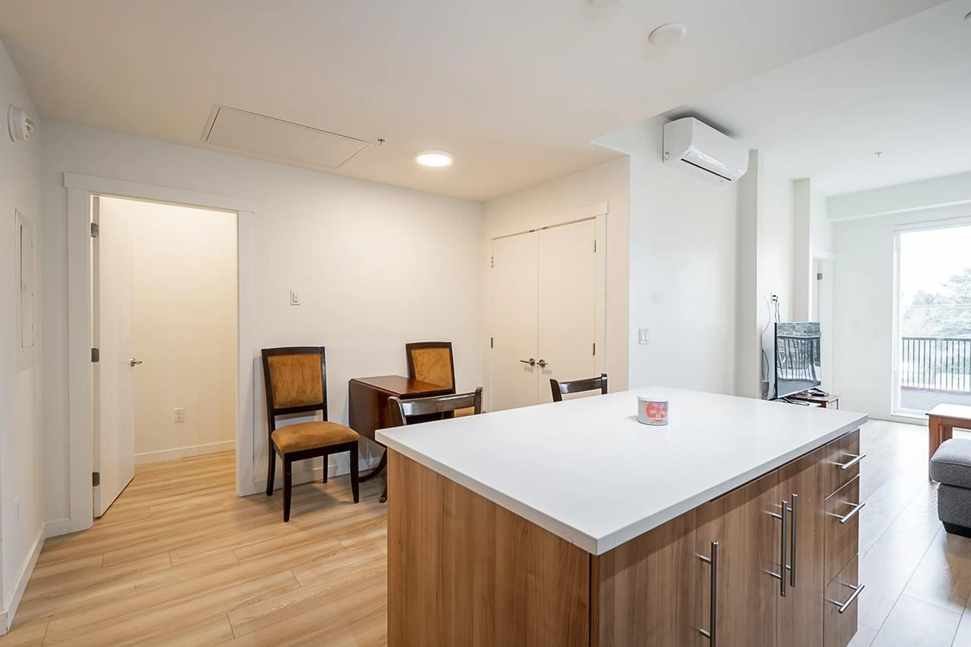 A pic of a room for 404 - 5420 208, Langley British Columbia V3A2J9