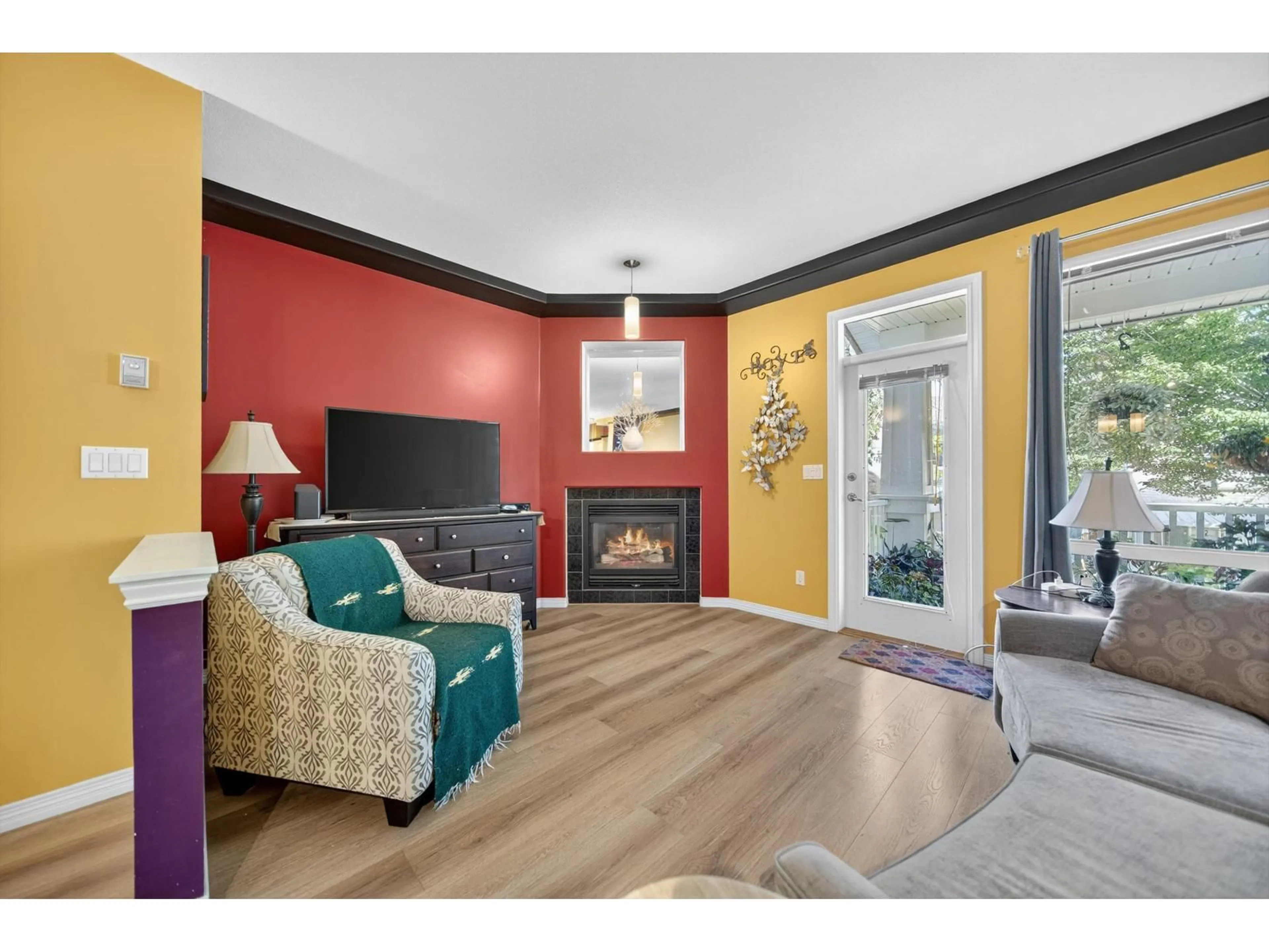 Living room with furniture, unknown for 30 - 7250 144, Surrey British Columbia V3W1L7