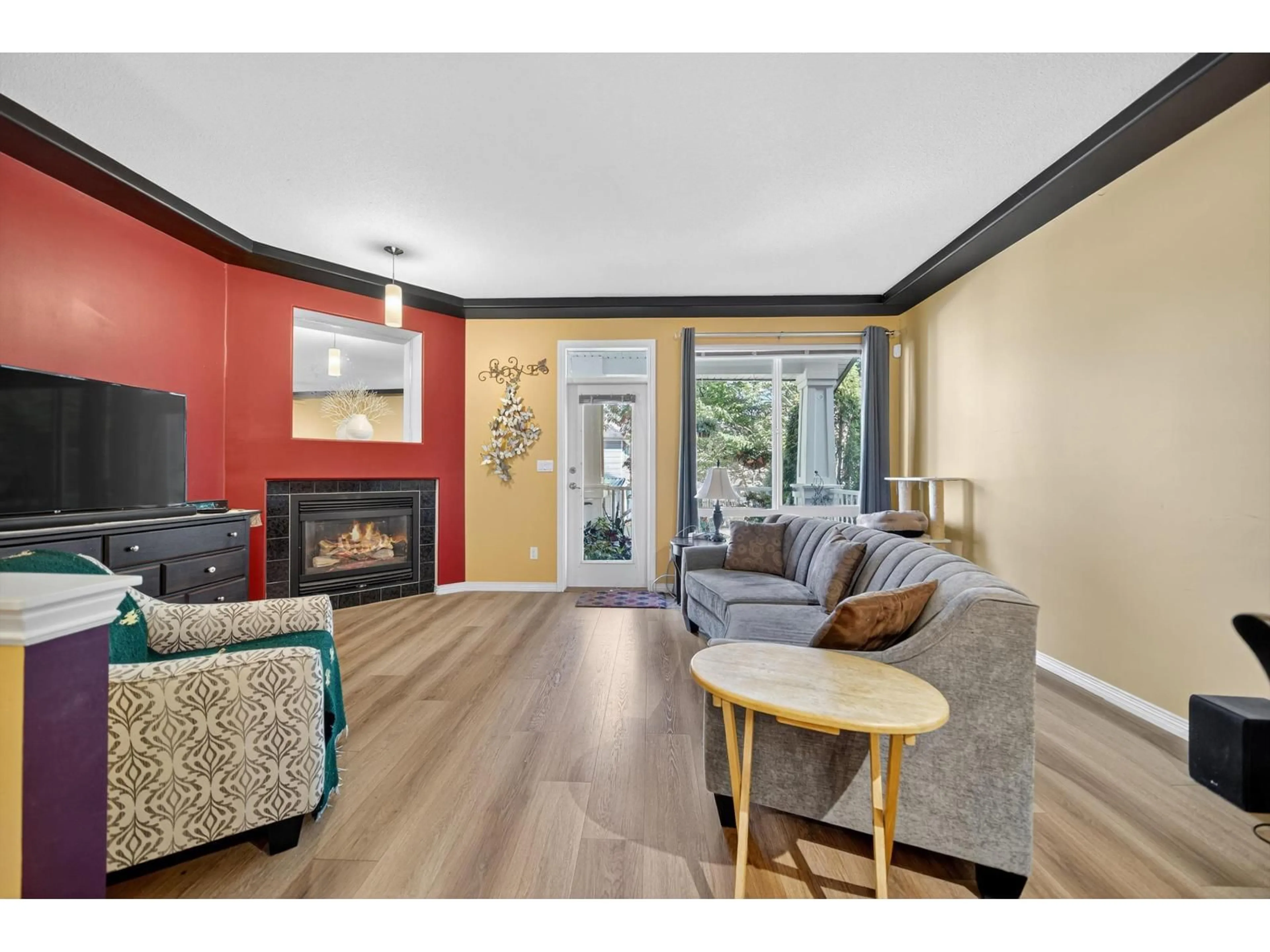 Living room with furniture, unknown for 30 - 7250 144, Surrey British Columbia V3W1L7