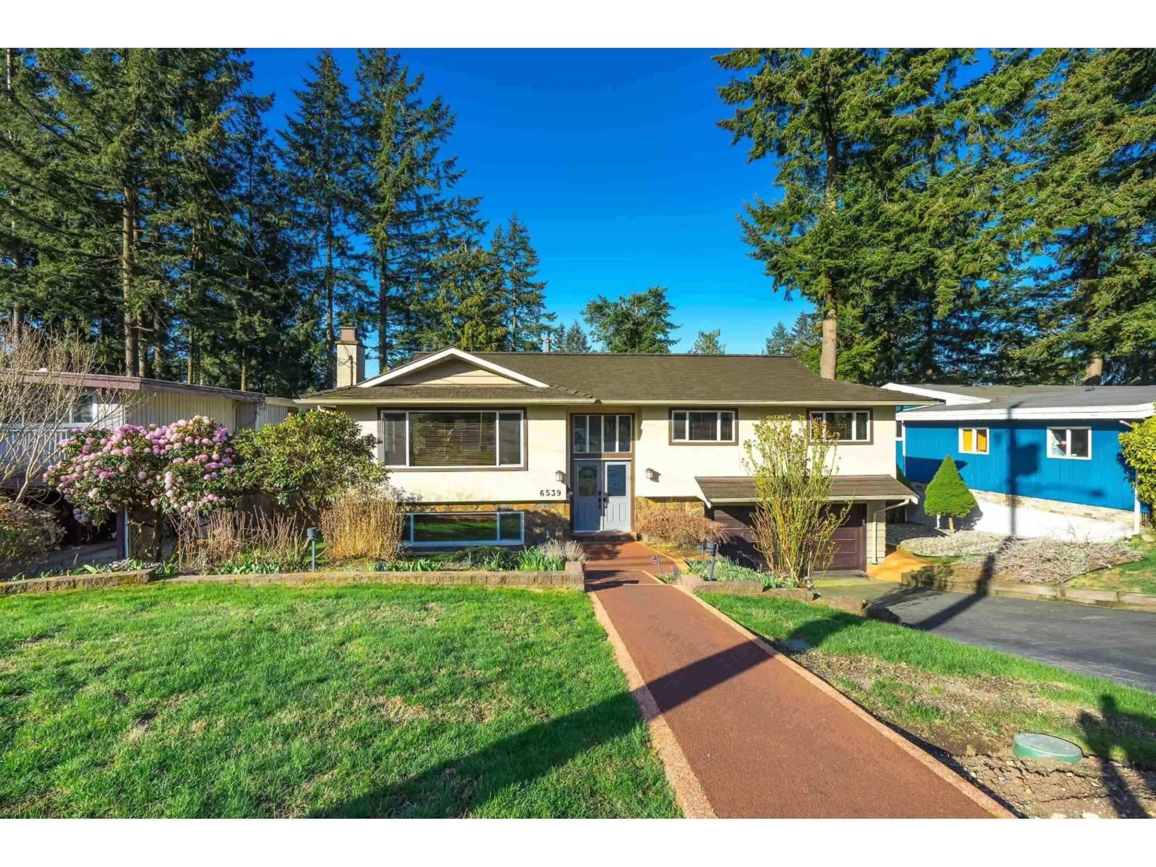 Home with vinyl exterior material, street for 6539 SUNSHINE, Delta British Columbia V4E1P4