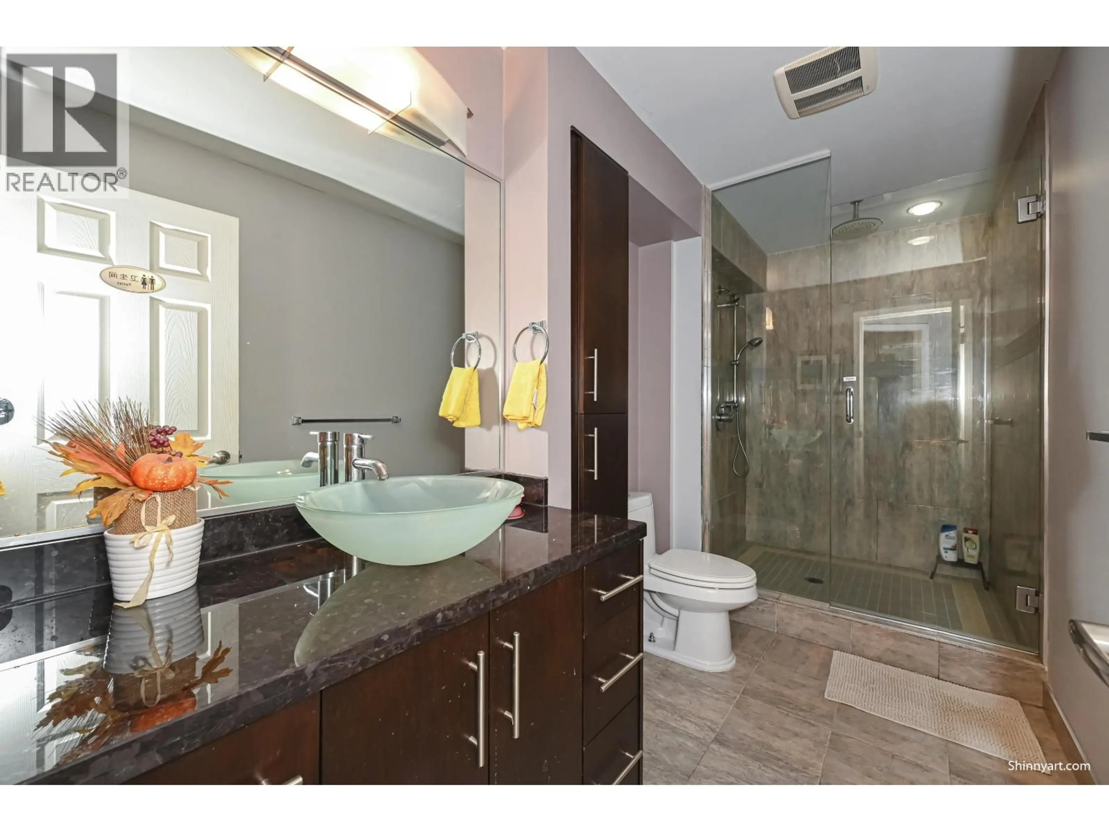 Contemporary bathroom, ceramic/tile floor for 6339 CANADA WAY, Burnaby British Columbia V5E3P3