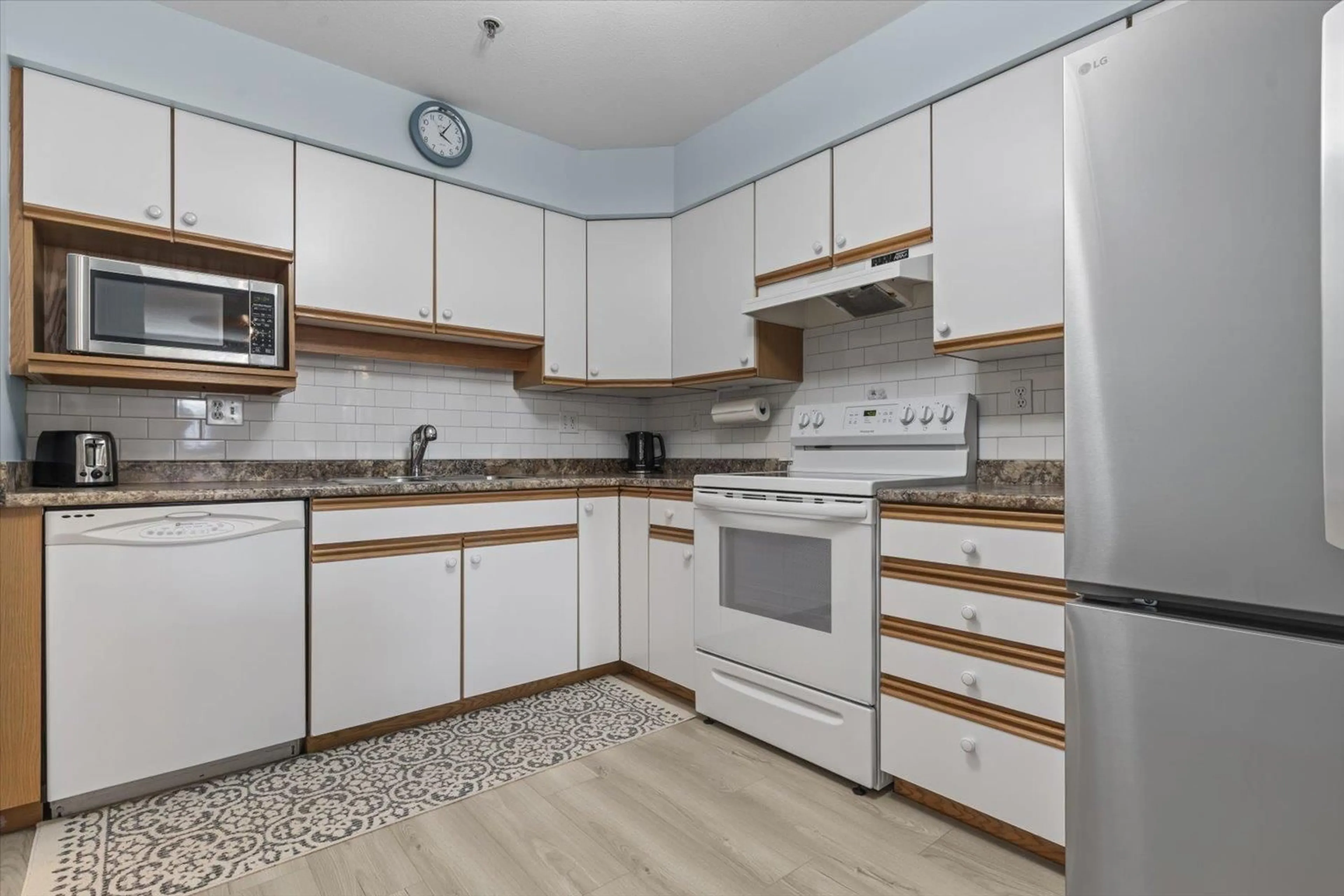 Standard kitchen, unknown for 313 - 9186 EDWARD STREET, Chilliwack British Columbia V2P7X6